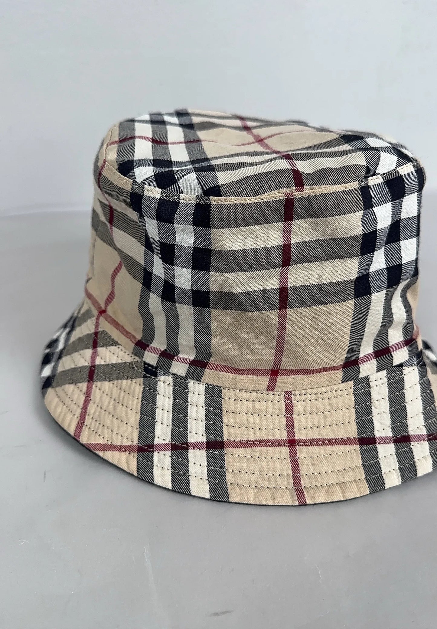 Burberry-hatt
