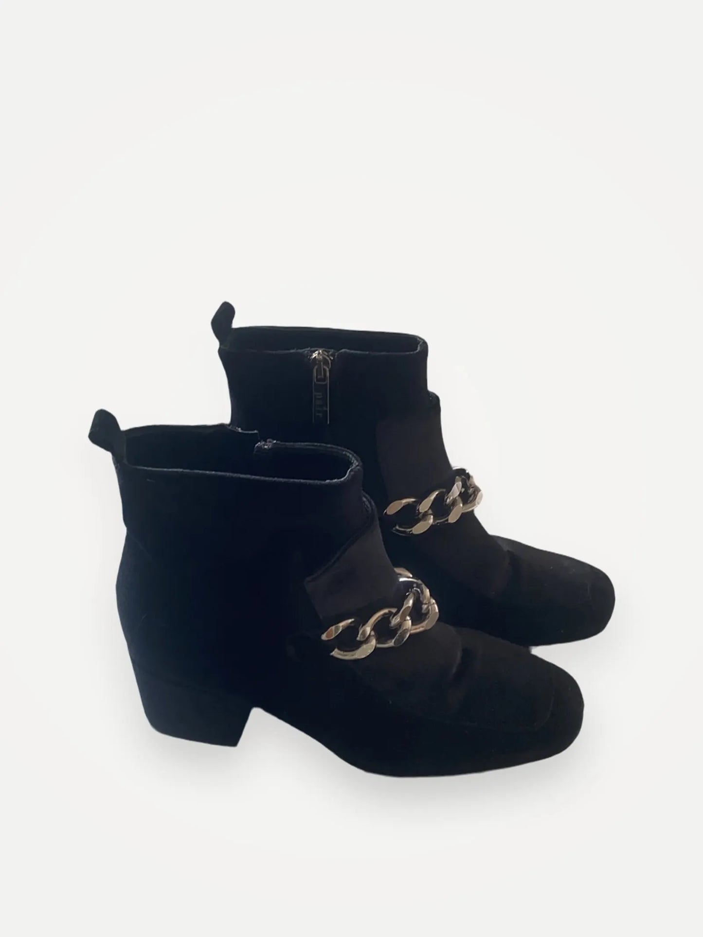 Apair-boots