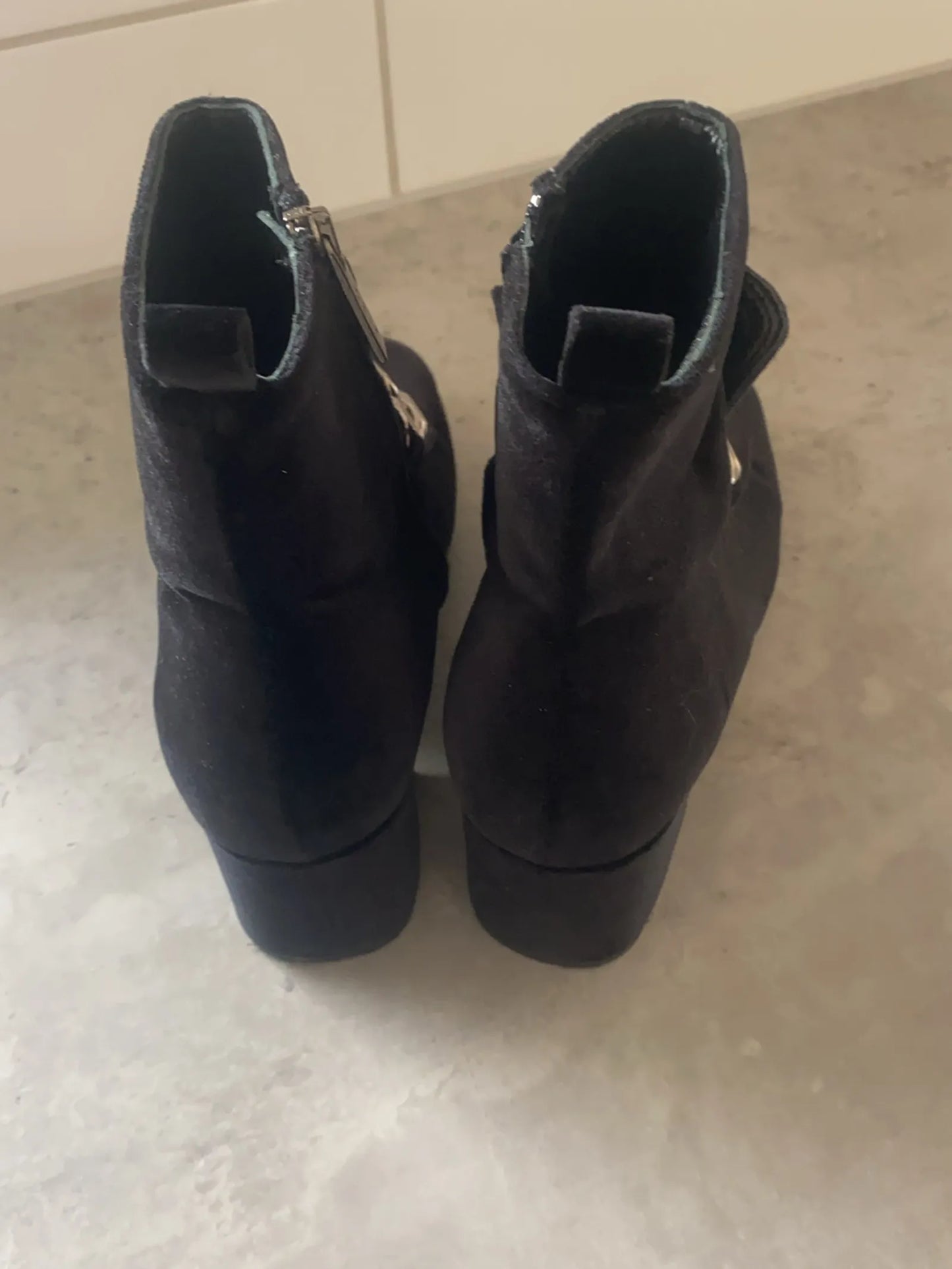 Apair-boots