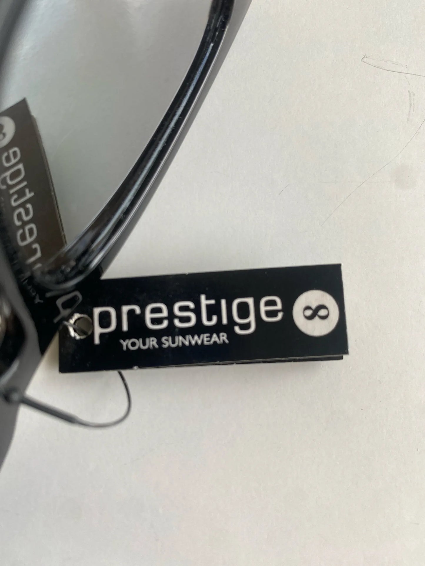 Prestige-solglasögon NWT