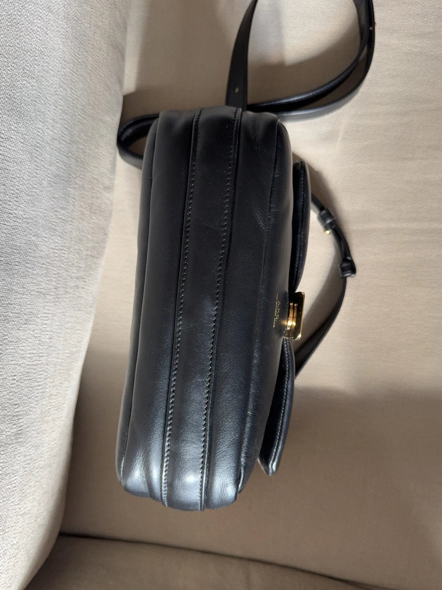 APC A.p.c Grace Soft-skinnaxelremsväska NWOT