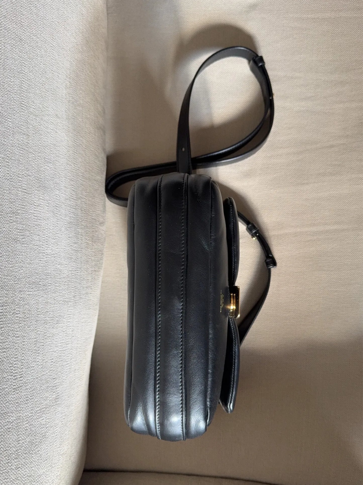 APC A.p.c Grace Soft-skinnaxelremsväska NWOT