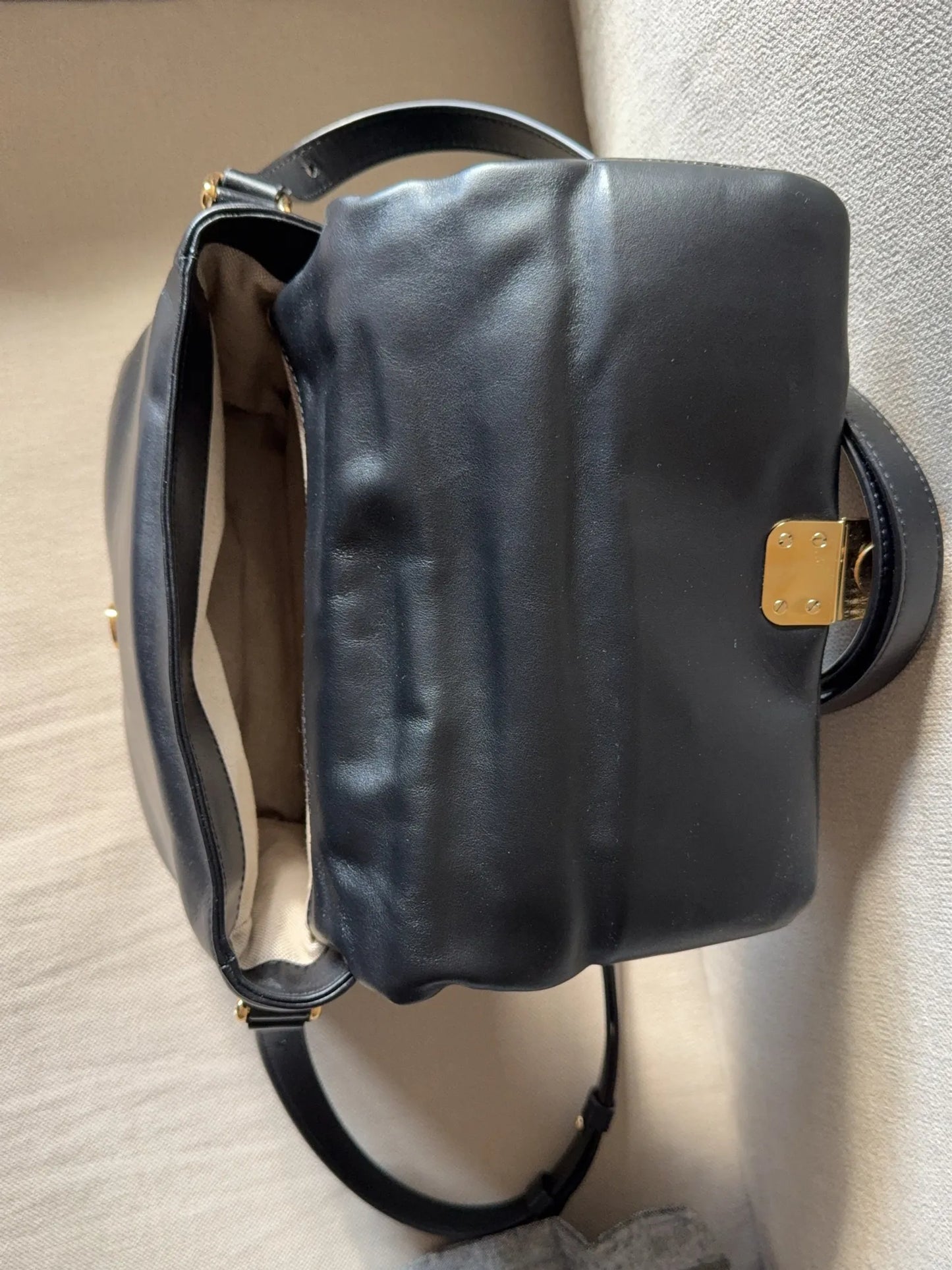 APC A.p.c Grace Soft-skinnaxelremsväska NWOT