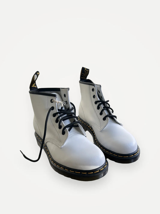 Dr. Martens 101 Ys White-skinnkängor NWOT