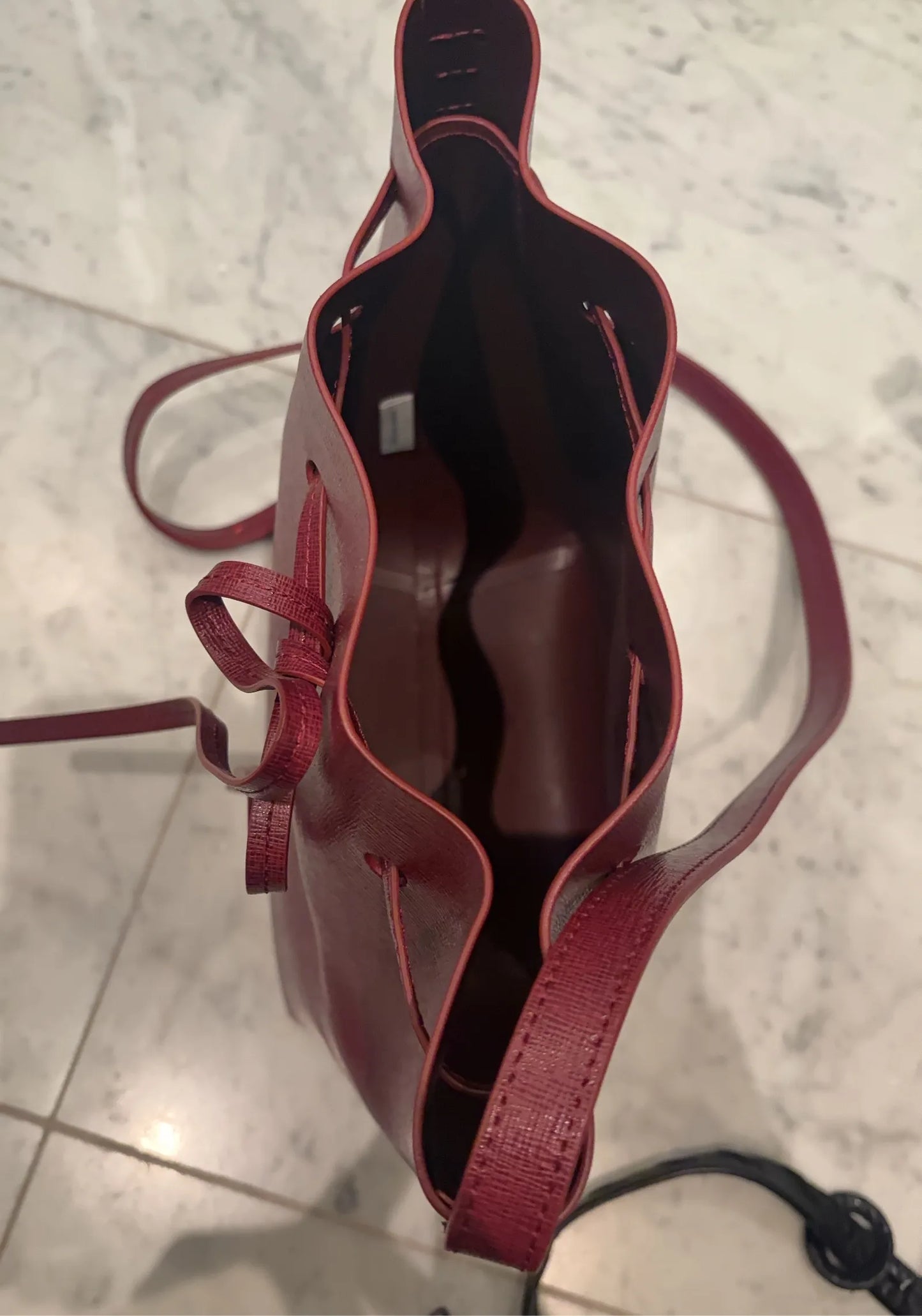 Mansur Gavriel-skinnaxelremsväska NWOT