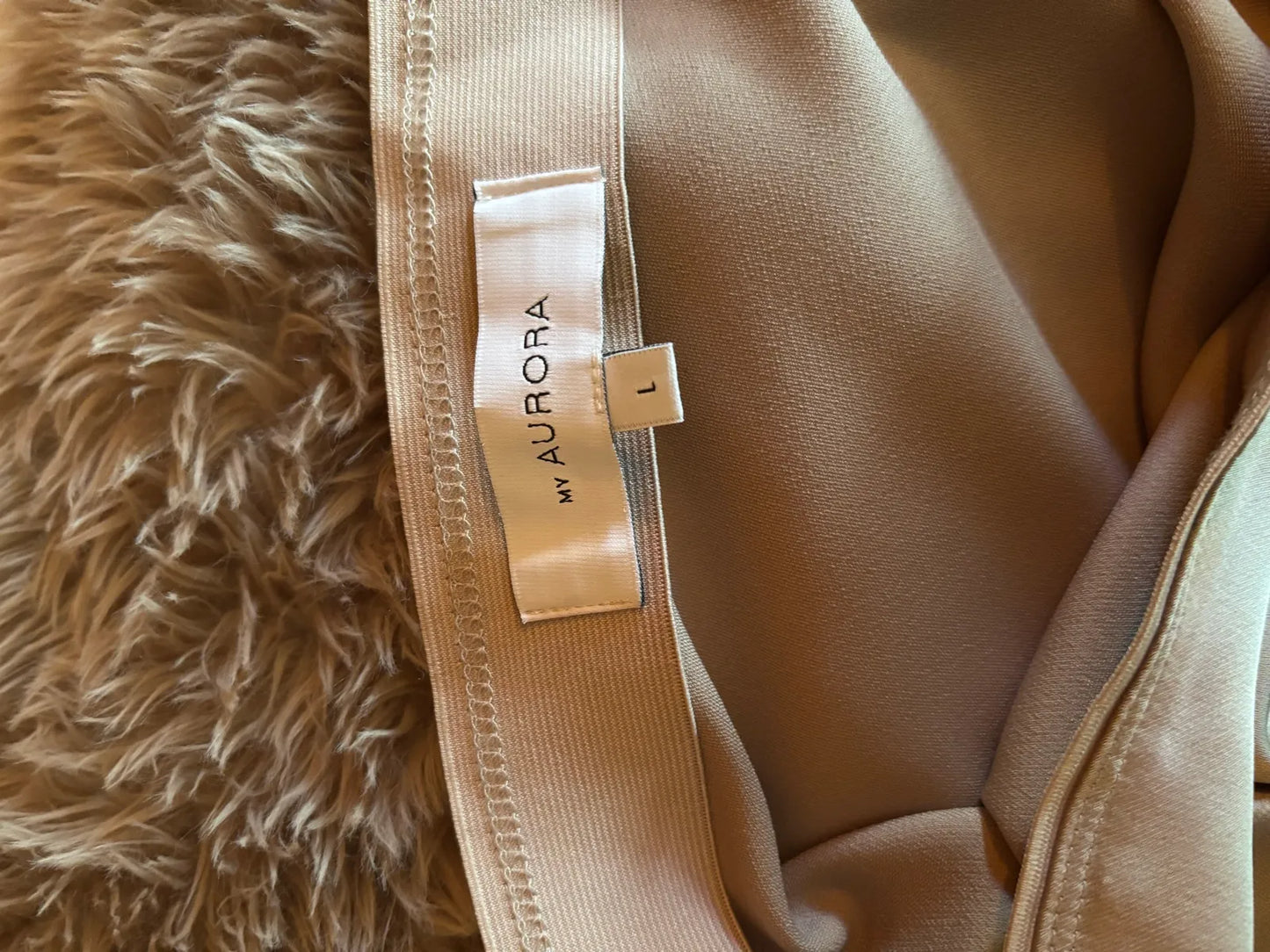Aurora Carin Satin-kjol NWOT