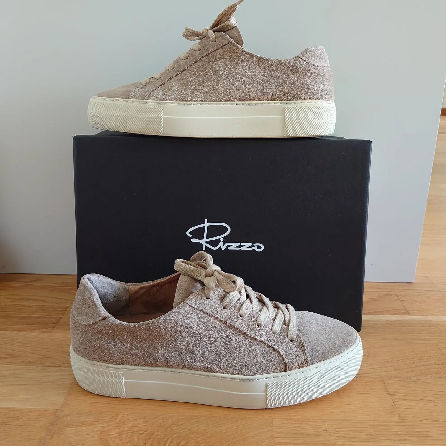Rizzo-skinnsneakers