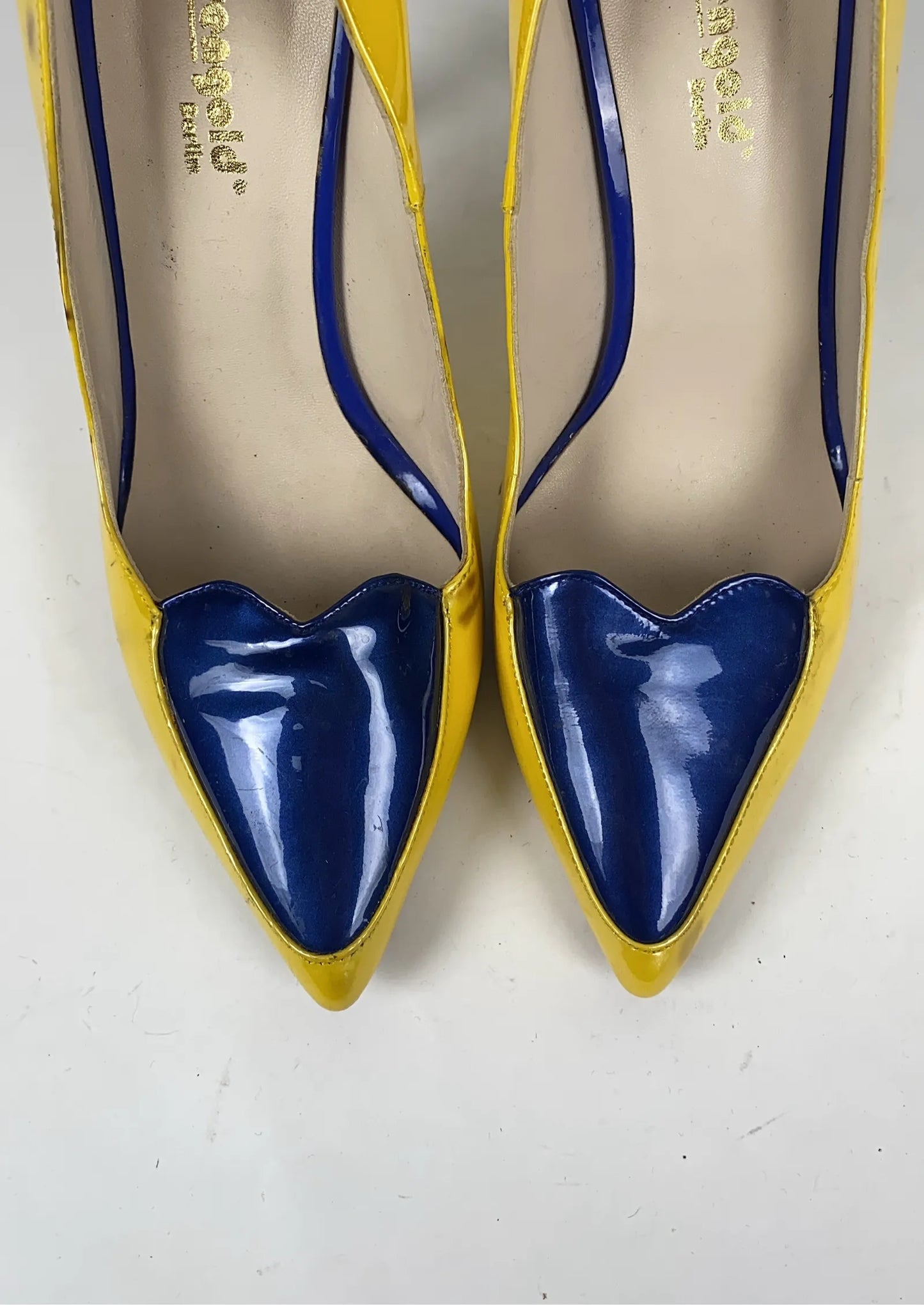 Fersengold-skinnklackar