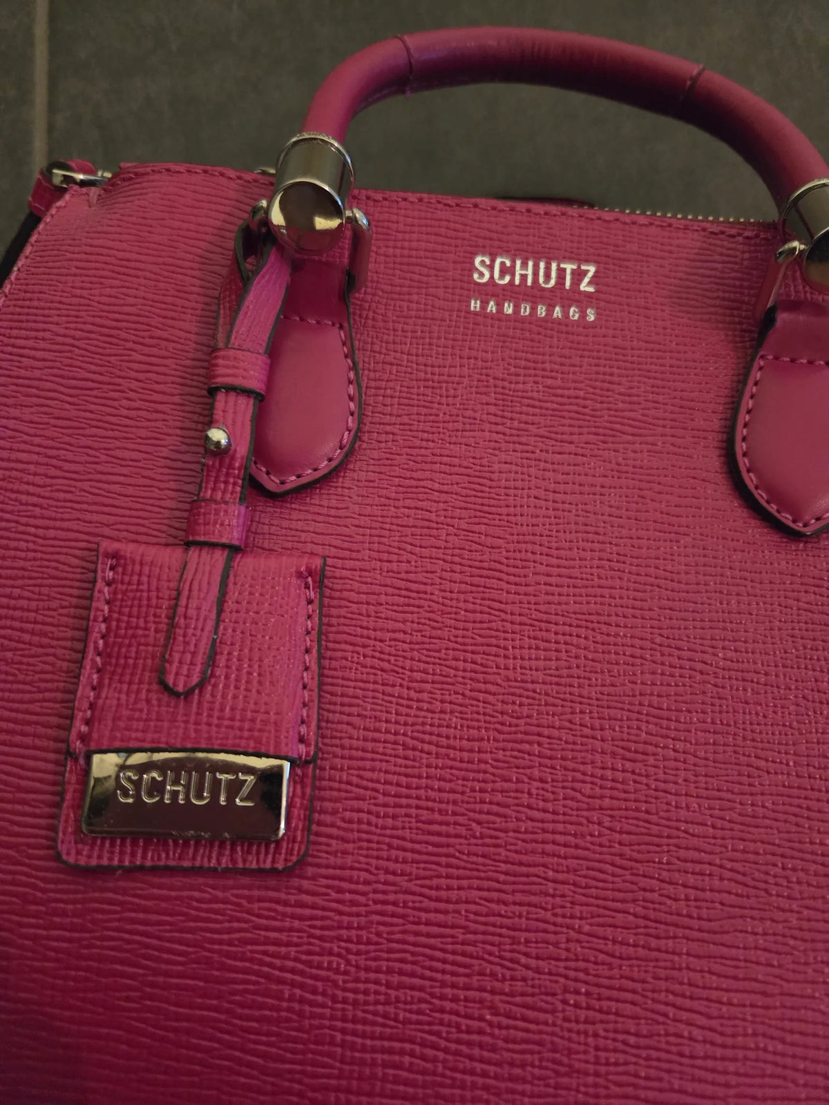 Schutz Lorena Tote-skinnhandväska NWOT