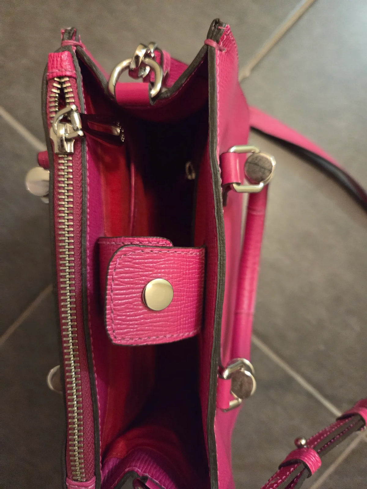 Schutz Lorena Tote-skinnhandväska NWOT