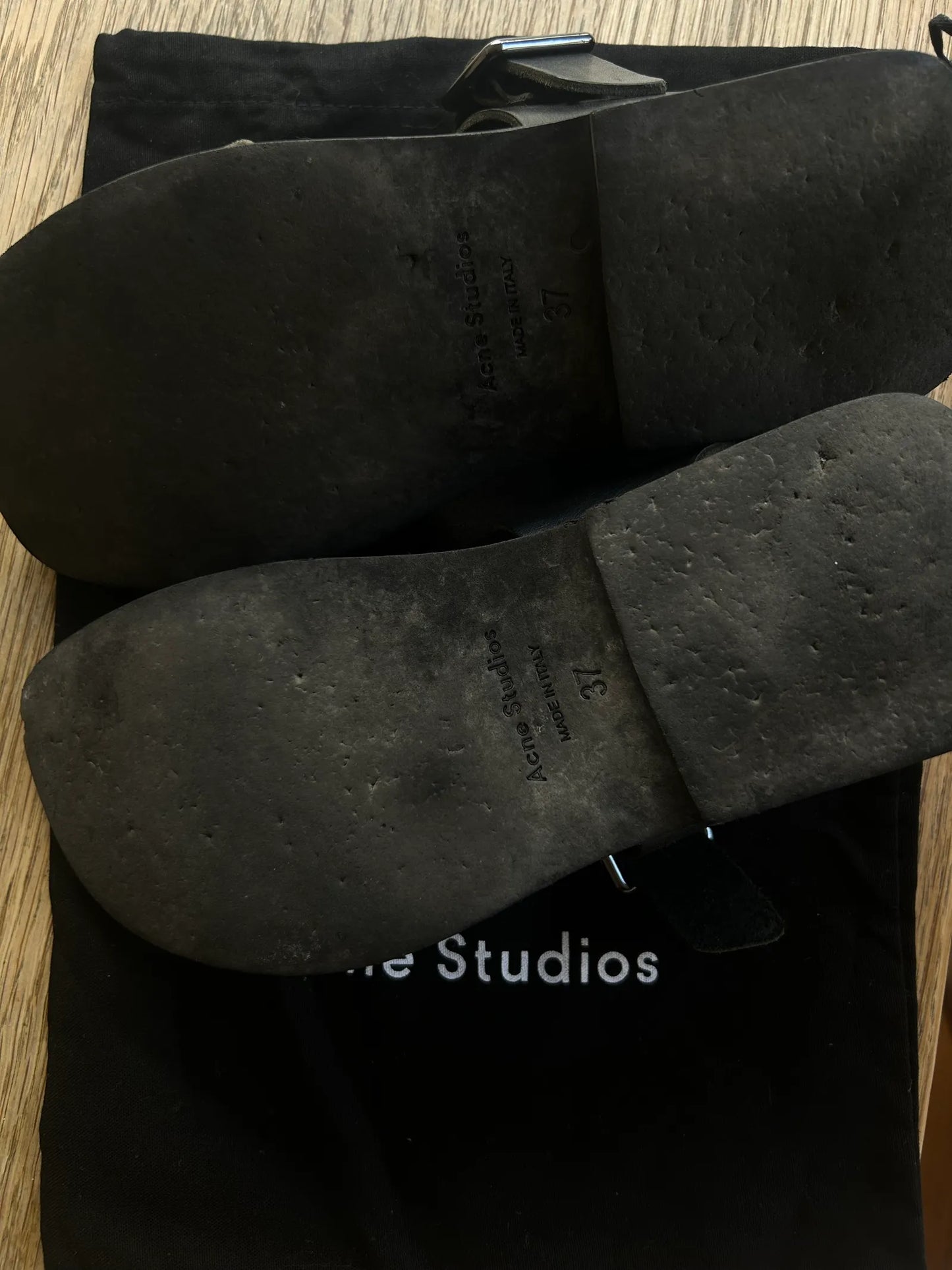Acne Studios-skinnsandaler