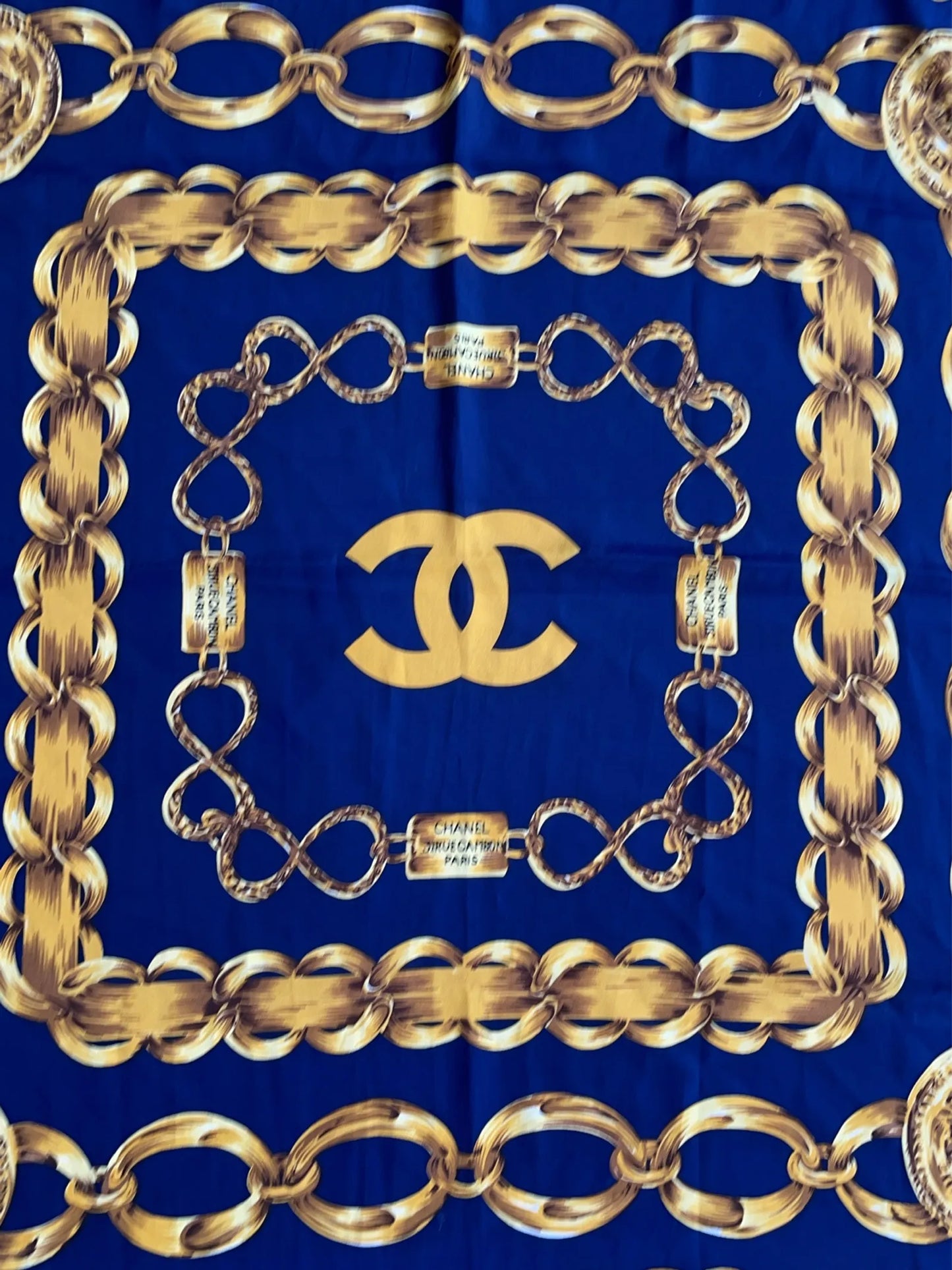 Chanel-sidensjal