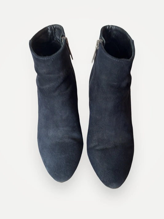Apair-boots