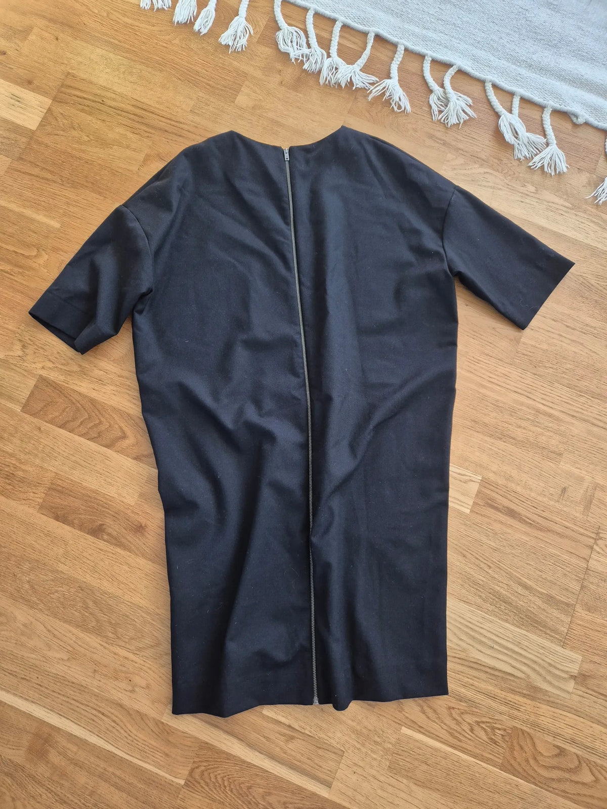 Cos-ullklänning