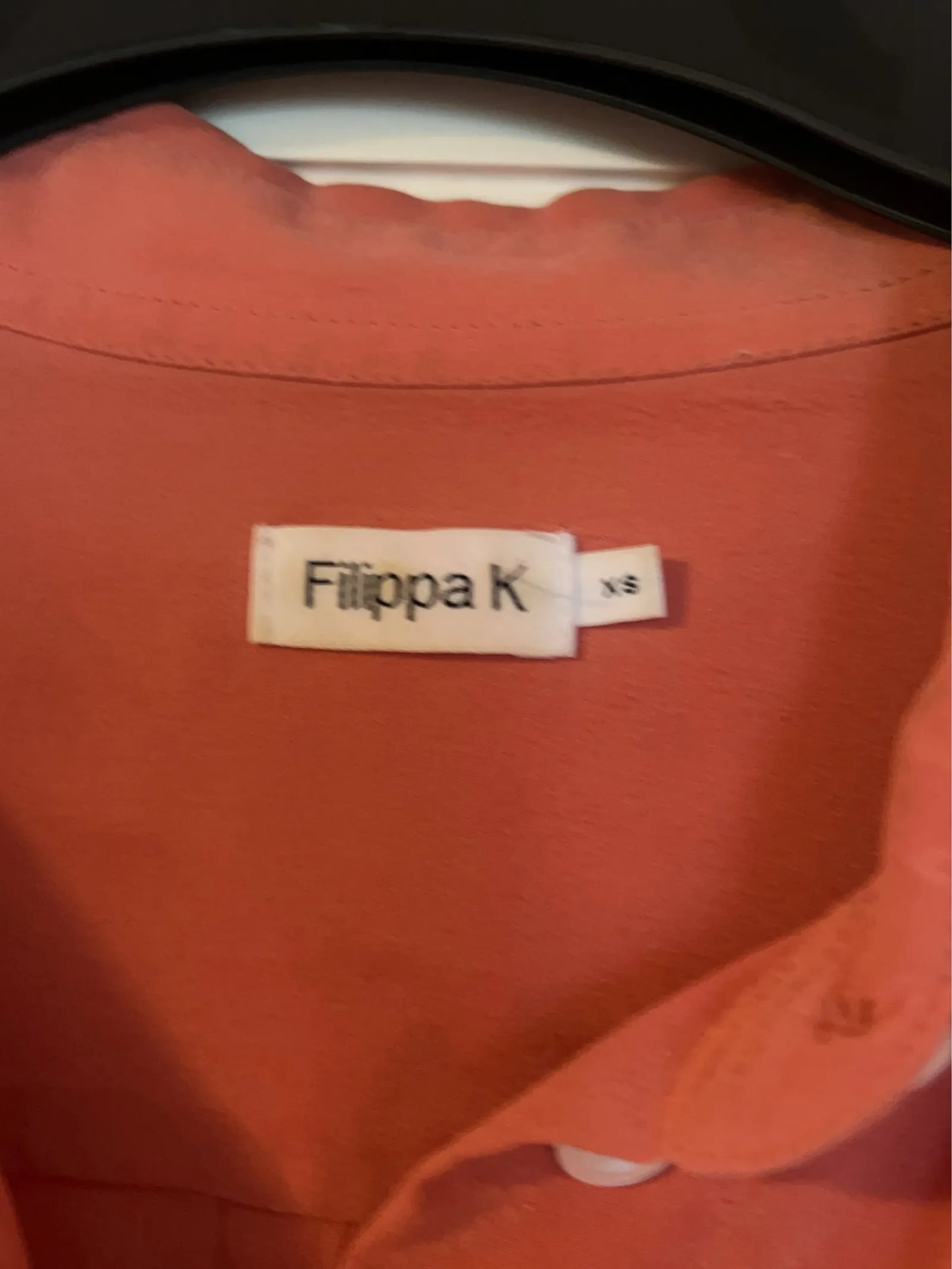 Filippa K-sidenskjorta
