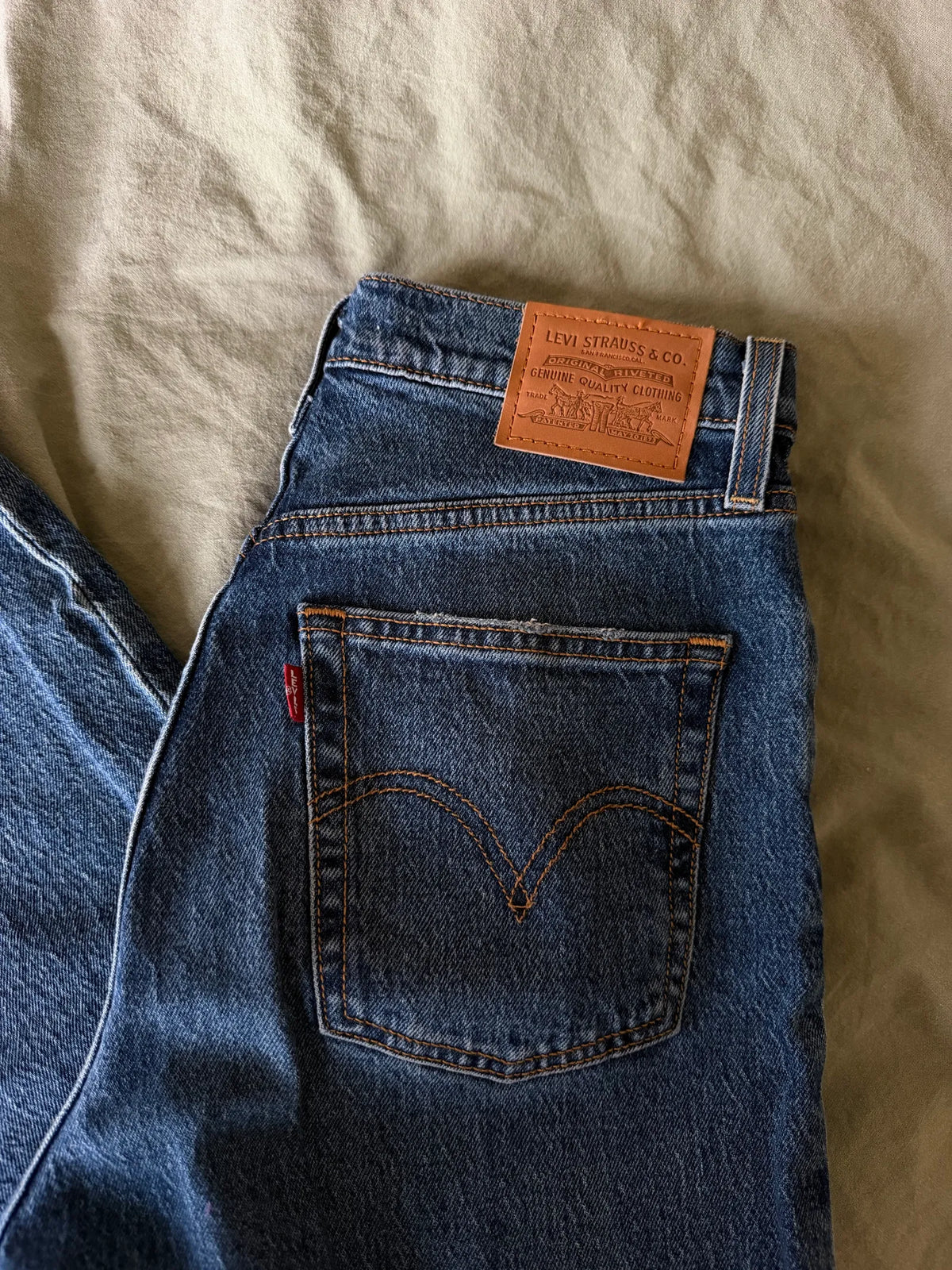 Levi's Ribcage Straight Ankle Jeans