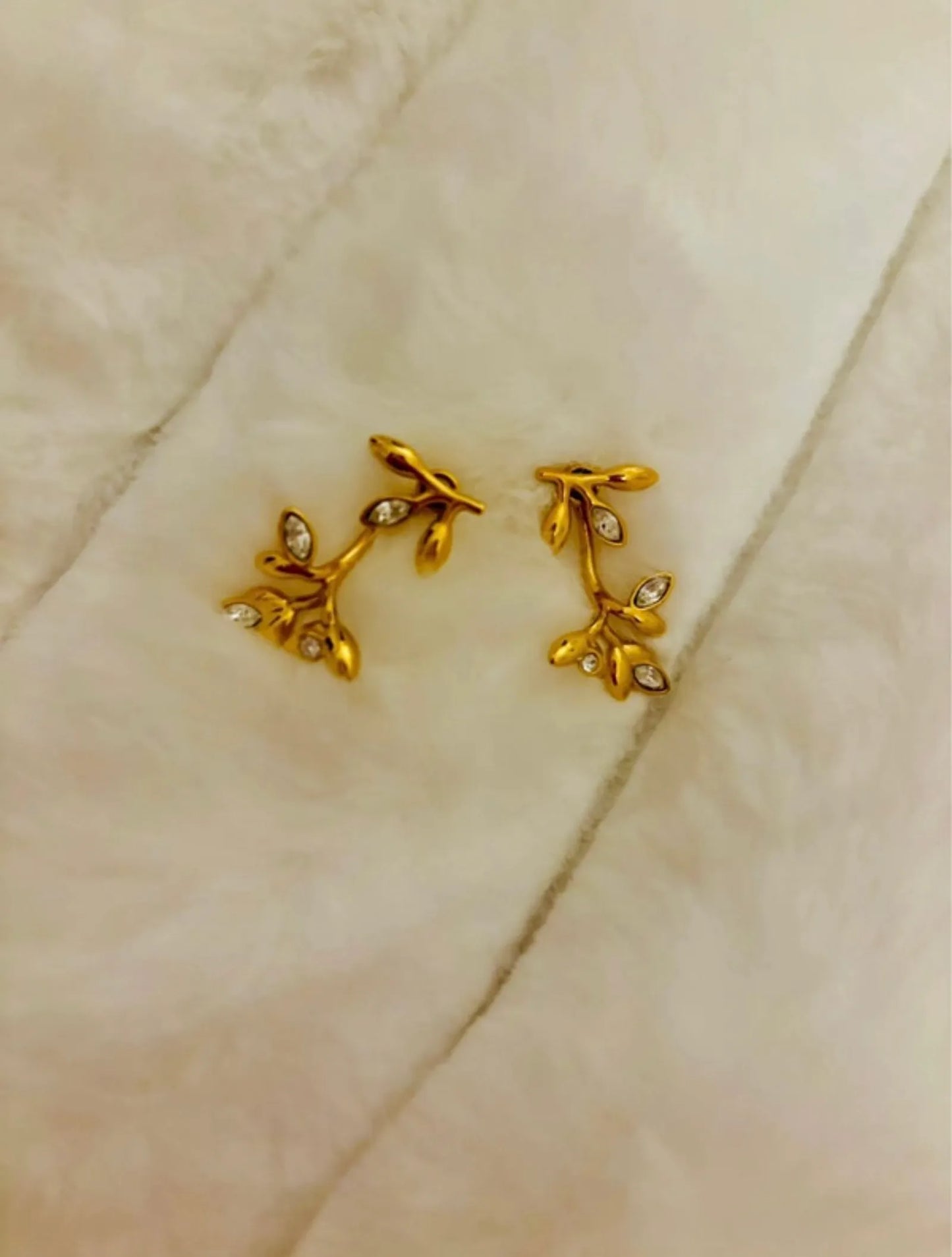Mulberry Leaf Stud Earrings-örhänge NWOT