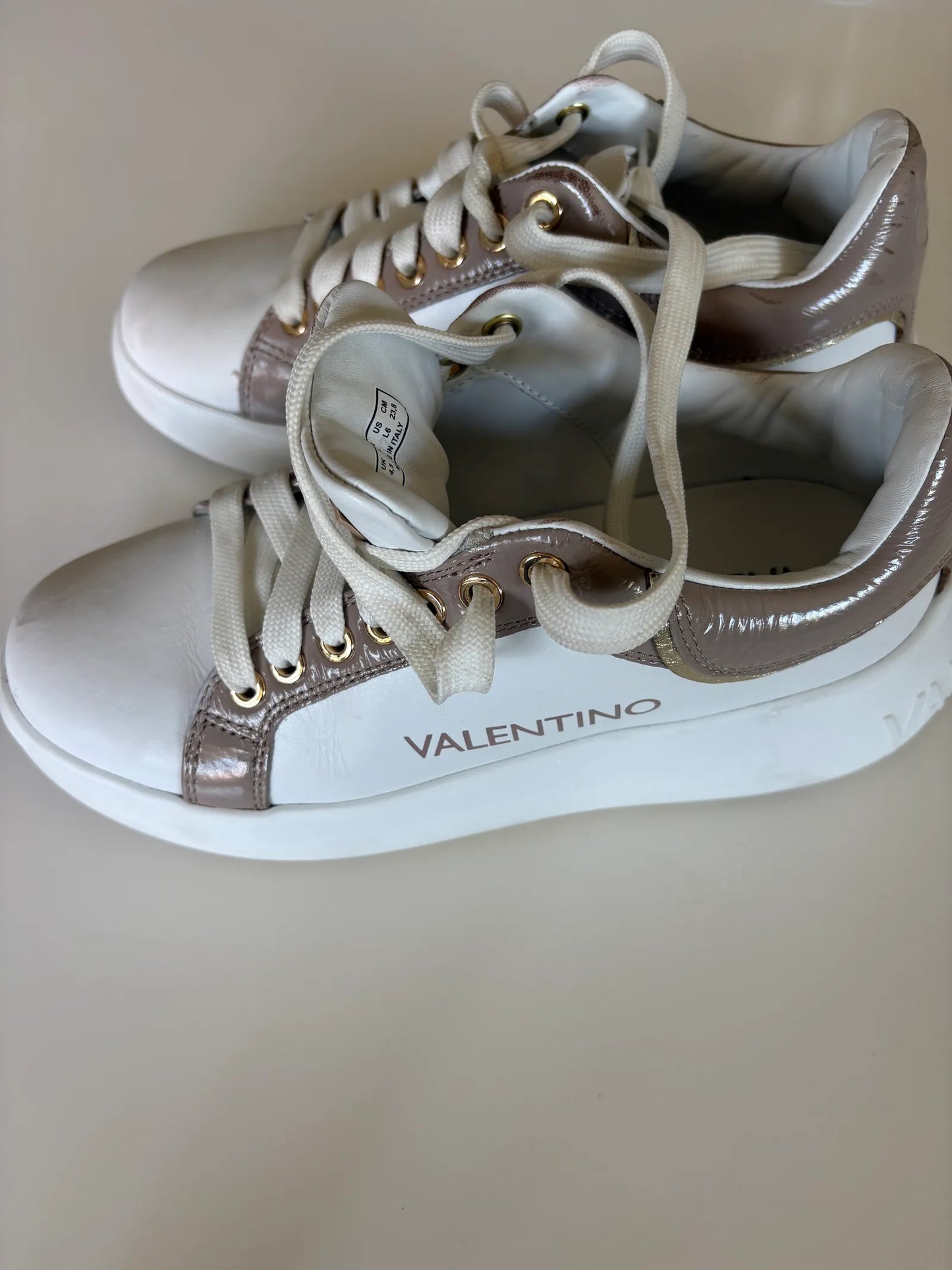 Valentino-skinnsneakers