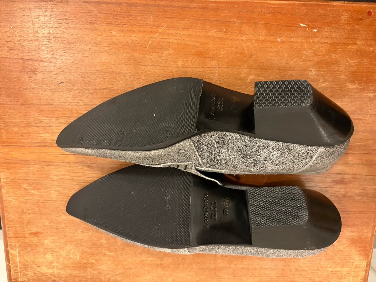 Acne Studios-skinnklackar NWOT