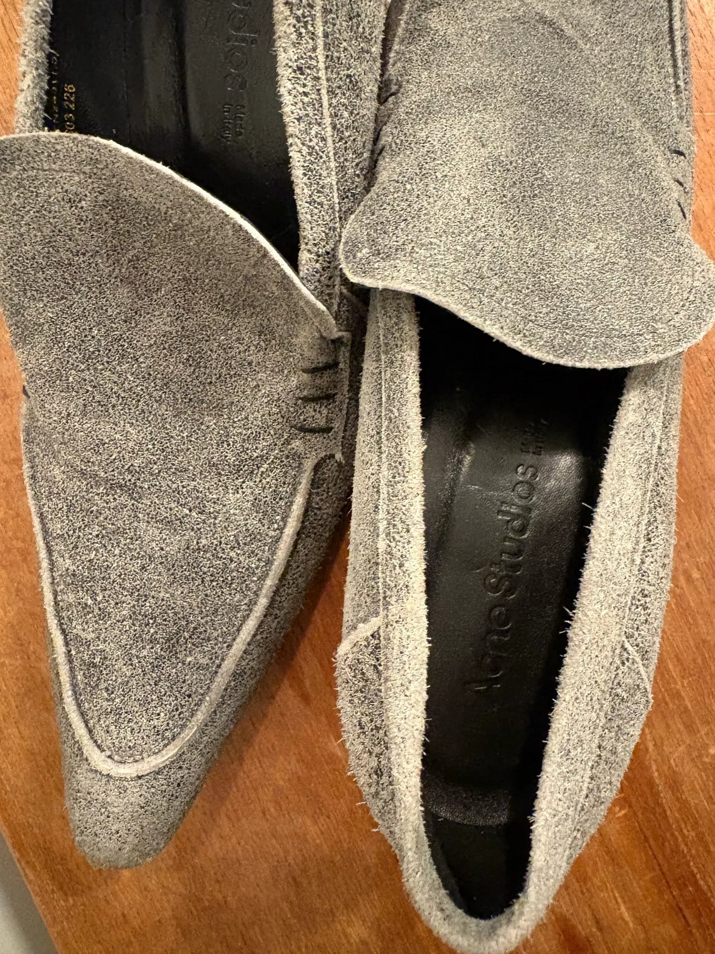 Acne Studios-skinnklackar NWOT