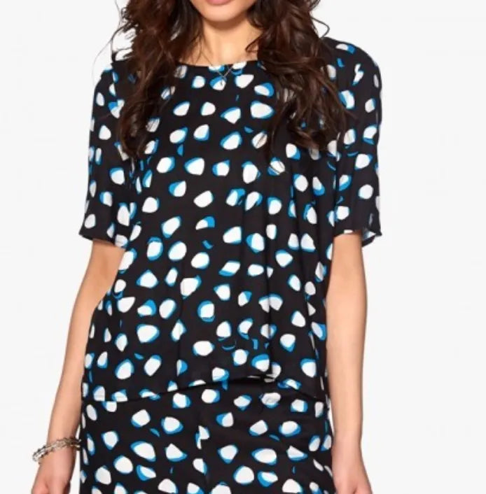 Rodebjer Hamada Nut, Med Knappning I Rygg. Blouse