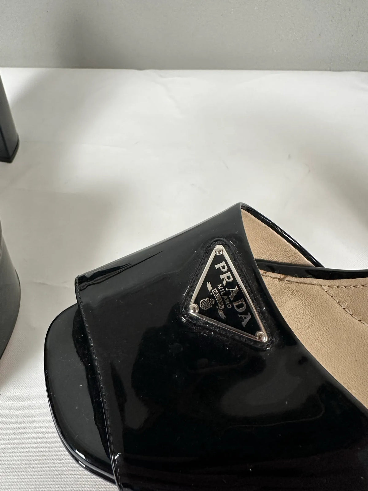 Prada-skinnklackar