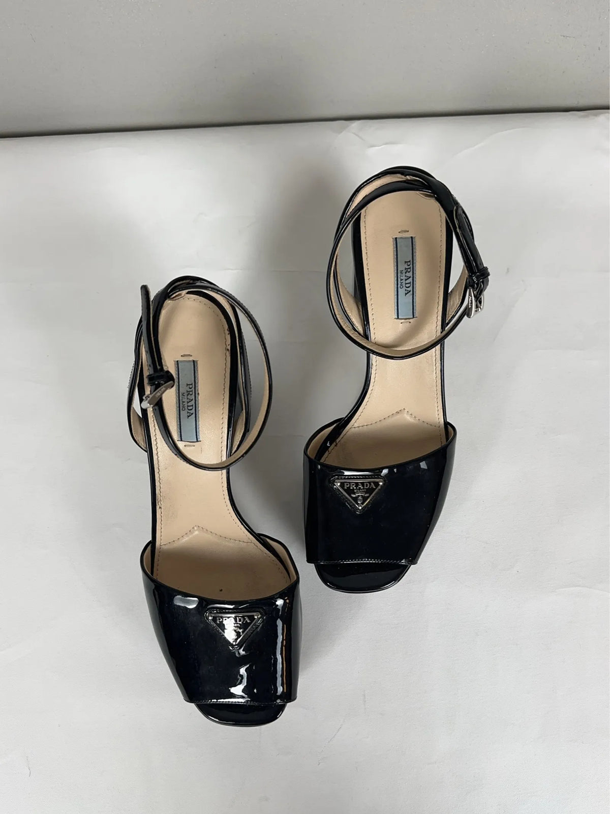 Prada-skinnklackar