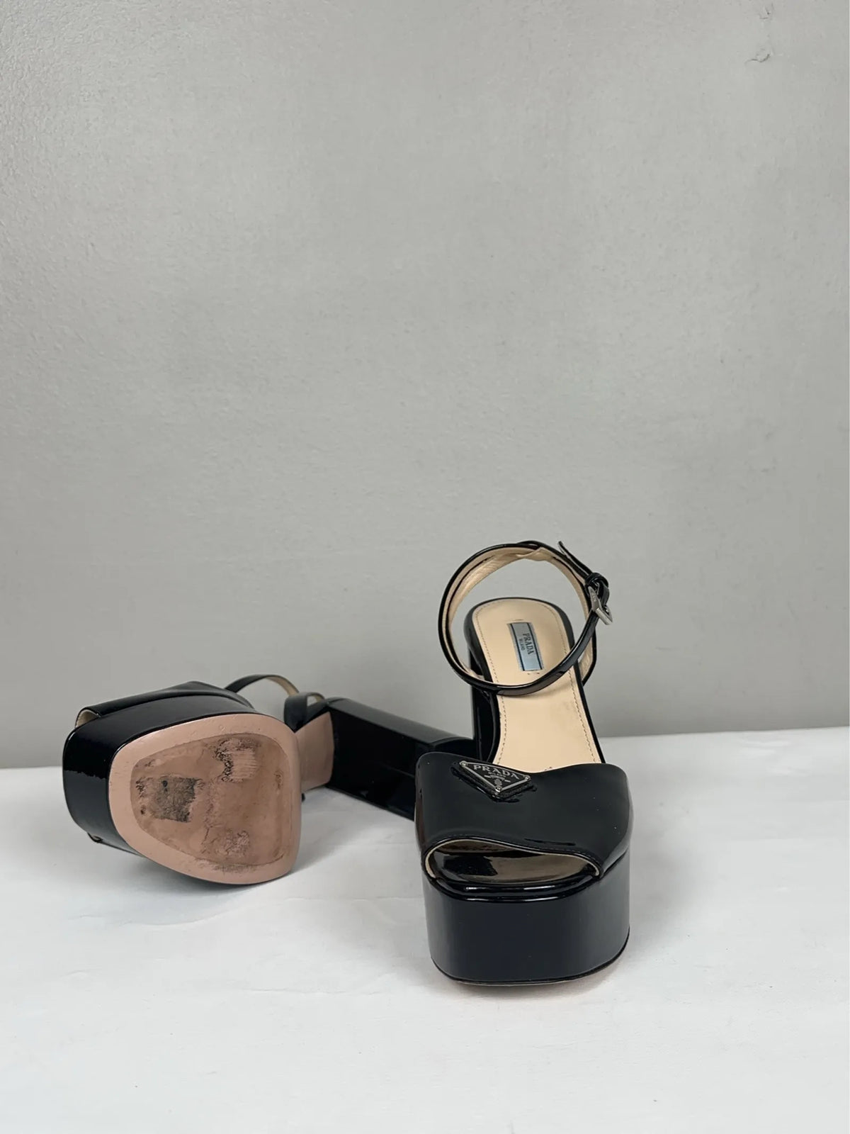 Prada-skinnklackar