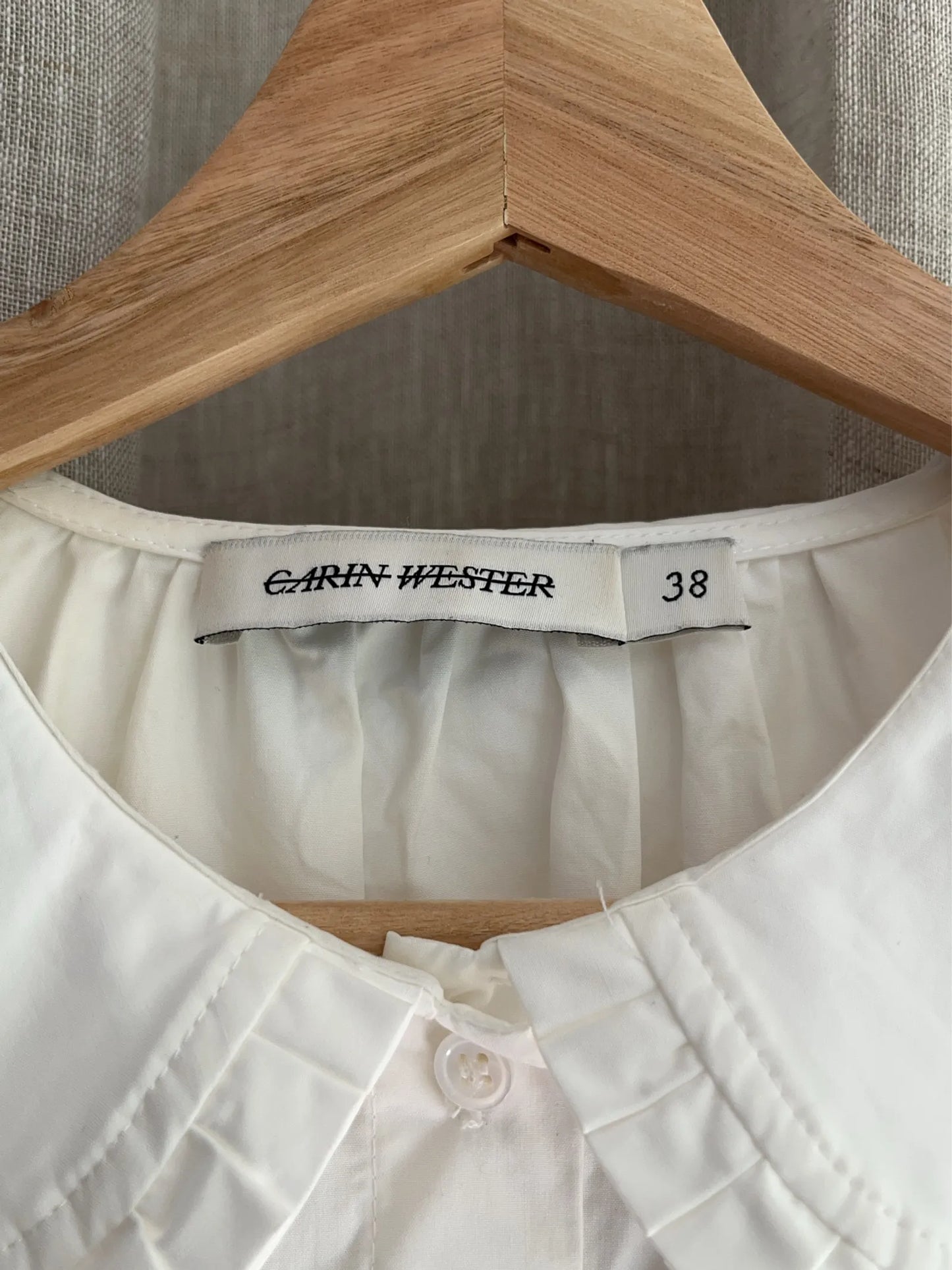Carin Wester Nomi-blus