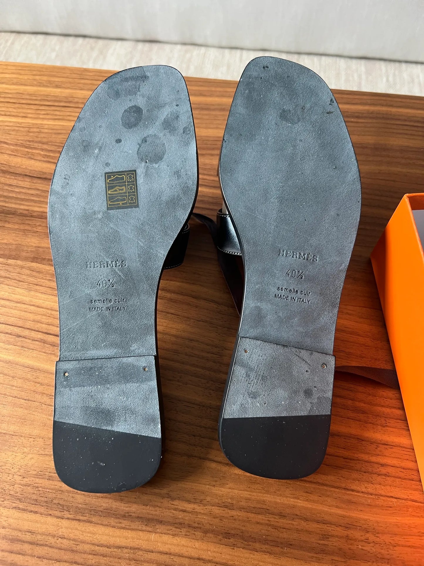 Hermès Oran-skinnsandaler NWT