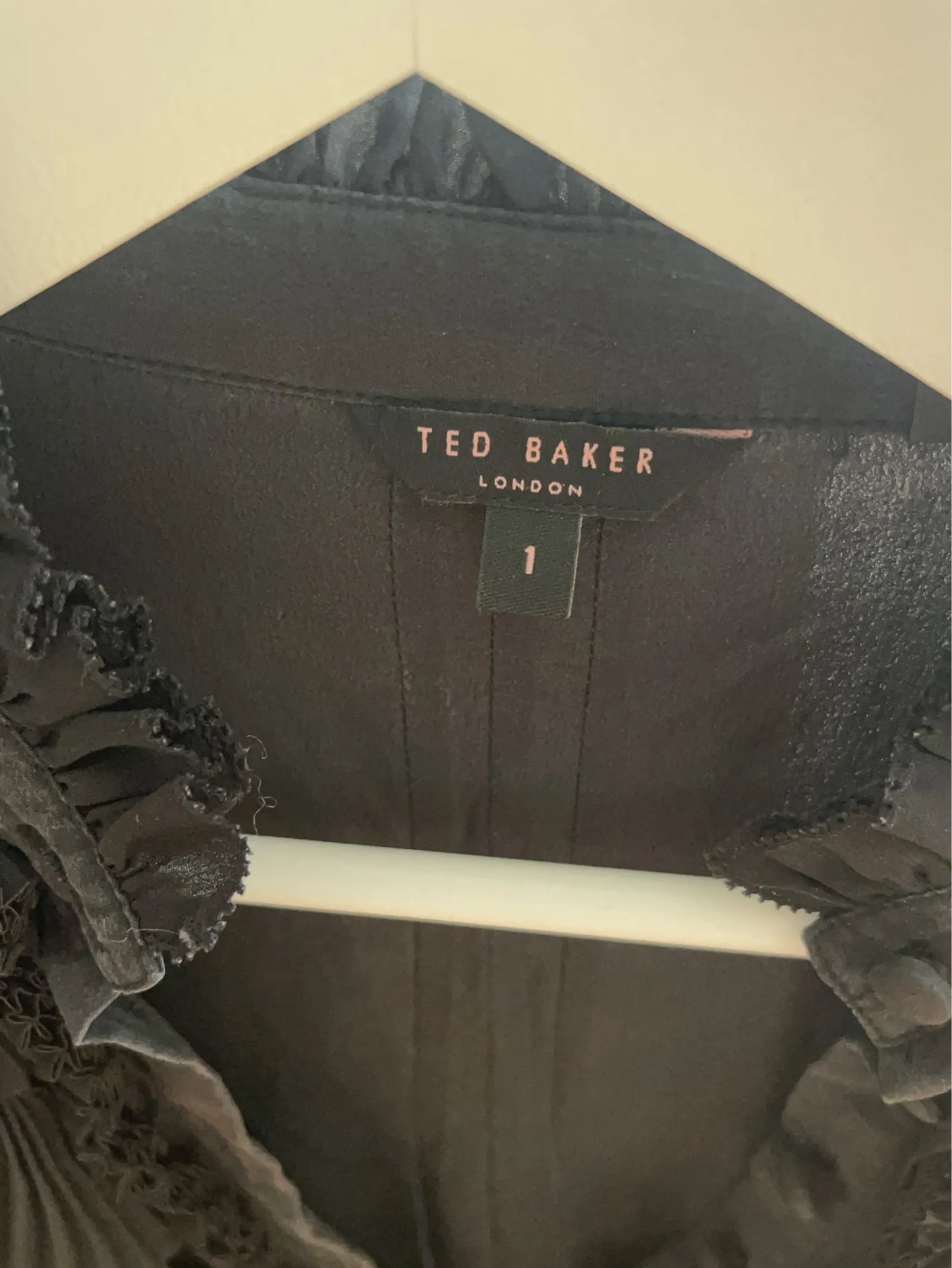 Ted Baker-sidenblus