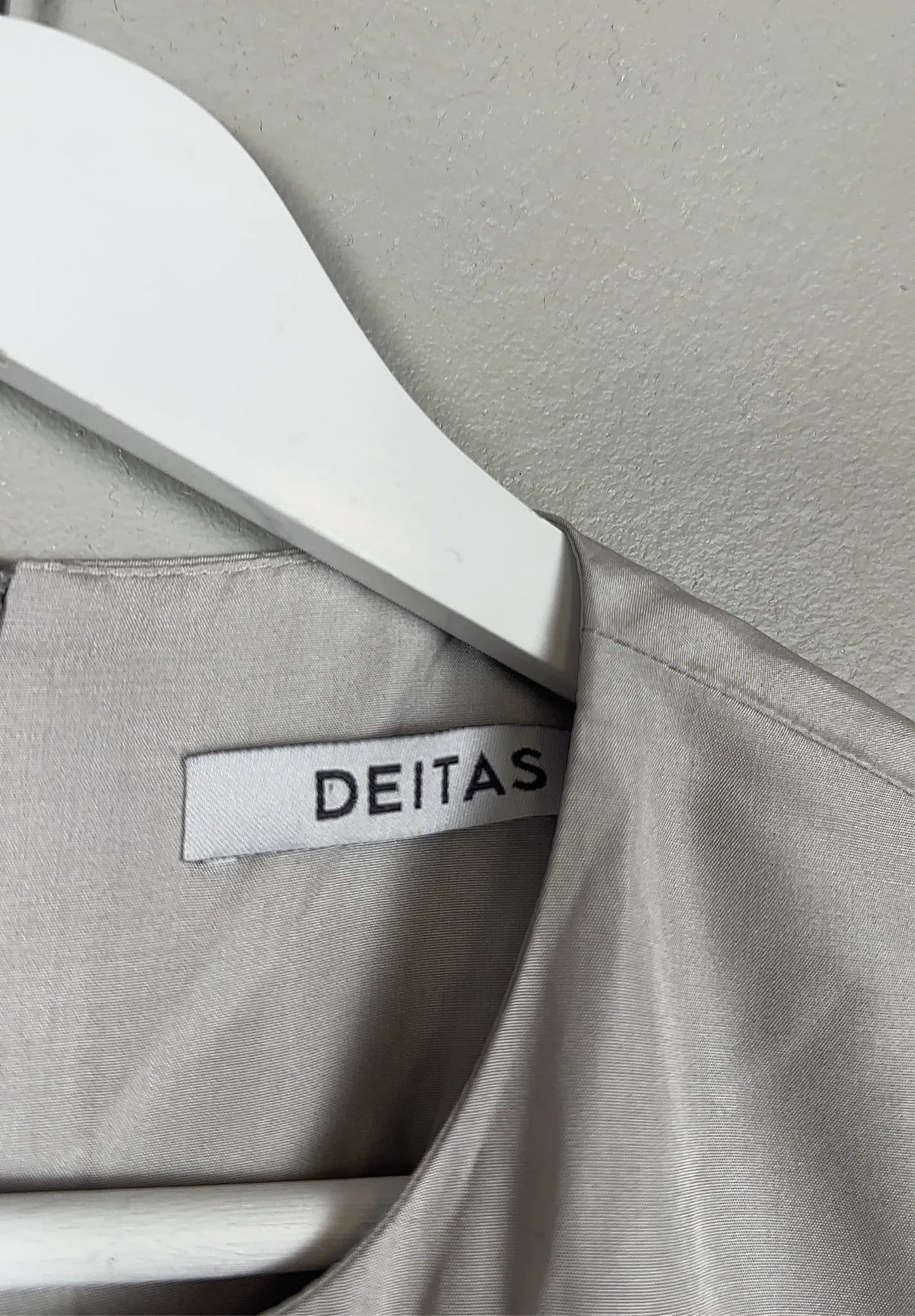 Deitas Dress