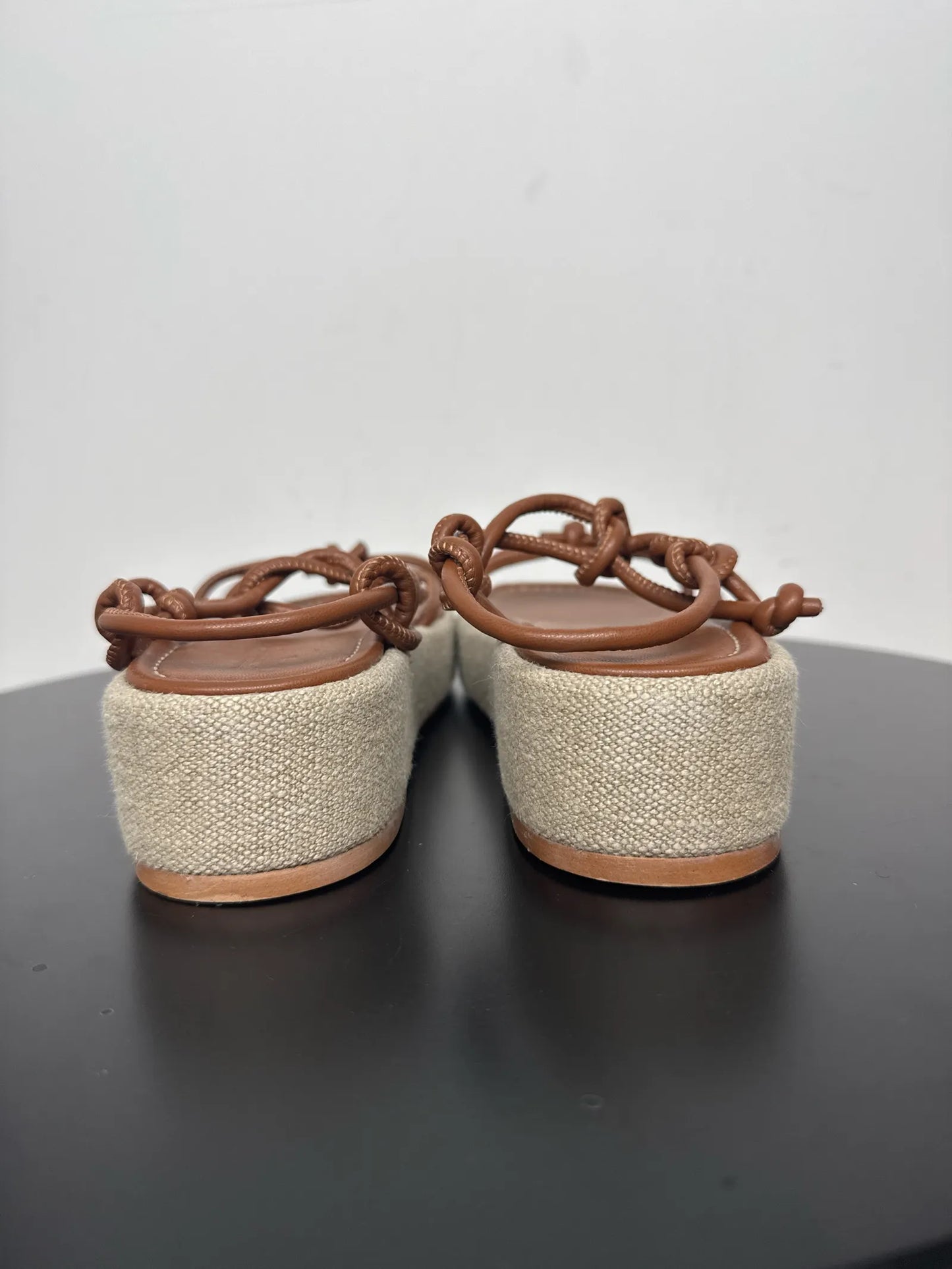 Flattered Heather Cognac Vegan Leather-skinnsandaler