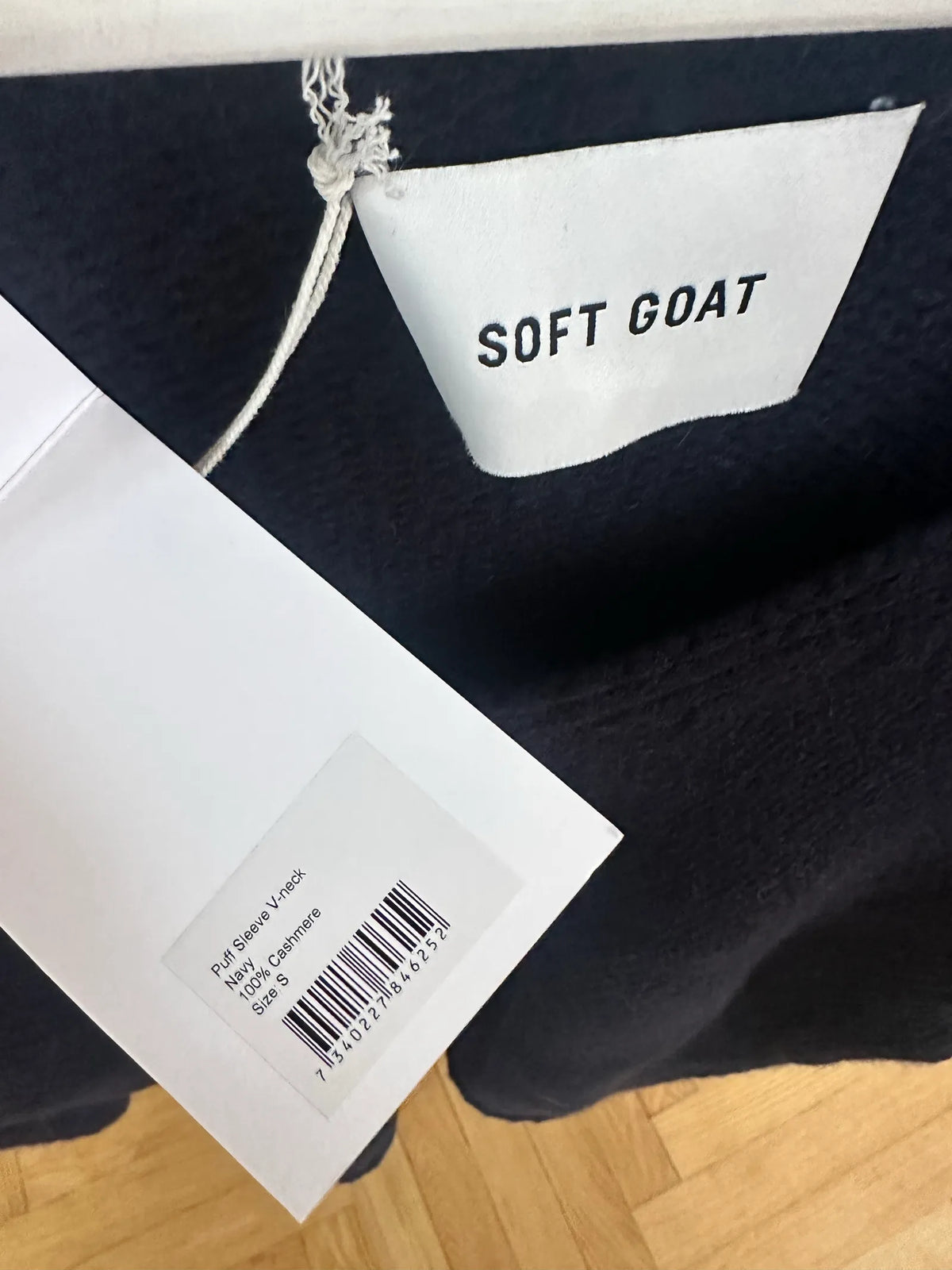 Soft Goat Puff Sleeve V-kashmirtröja NWT