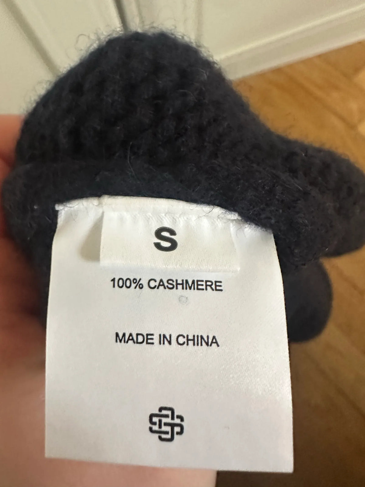 Soft Goat Puff Sleeve V-kashmirtröja NWT