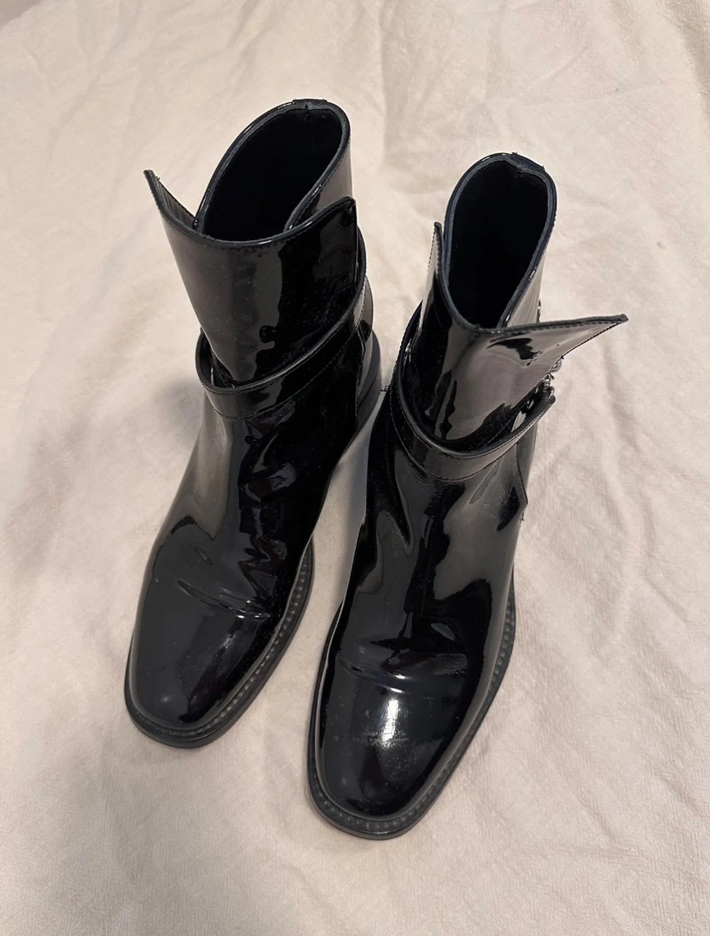 Toteme Flat Patent Leather Riding-boots