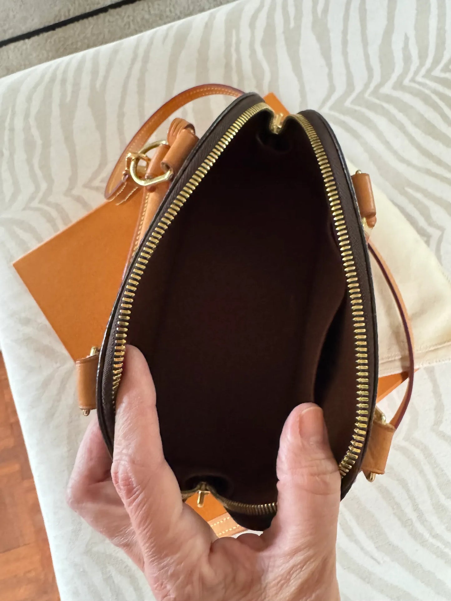 Louis Vuitton-axelremsväska