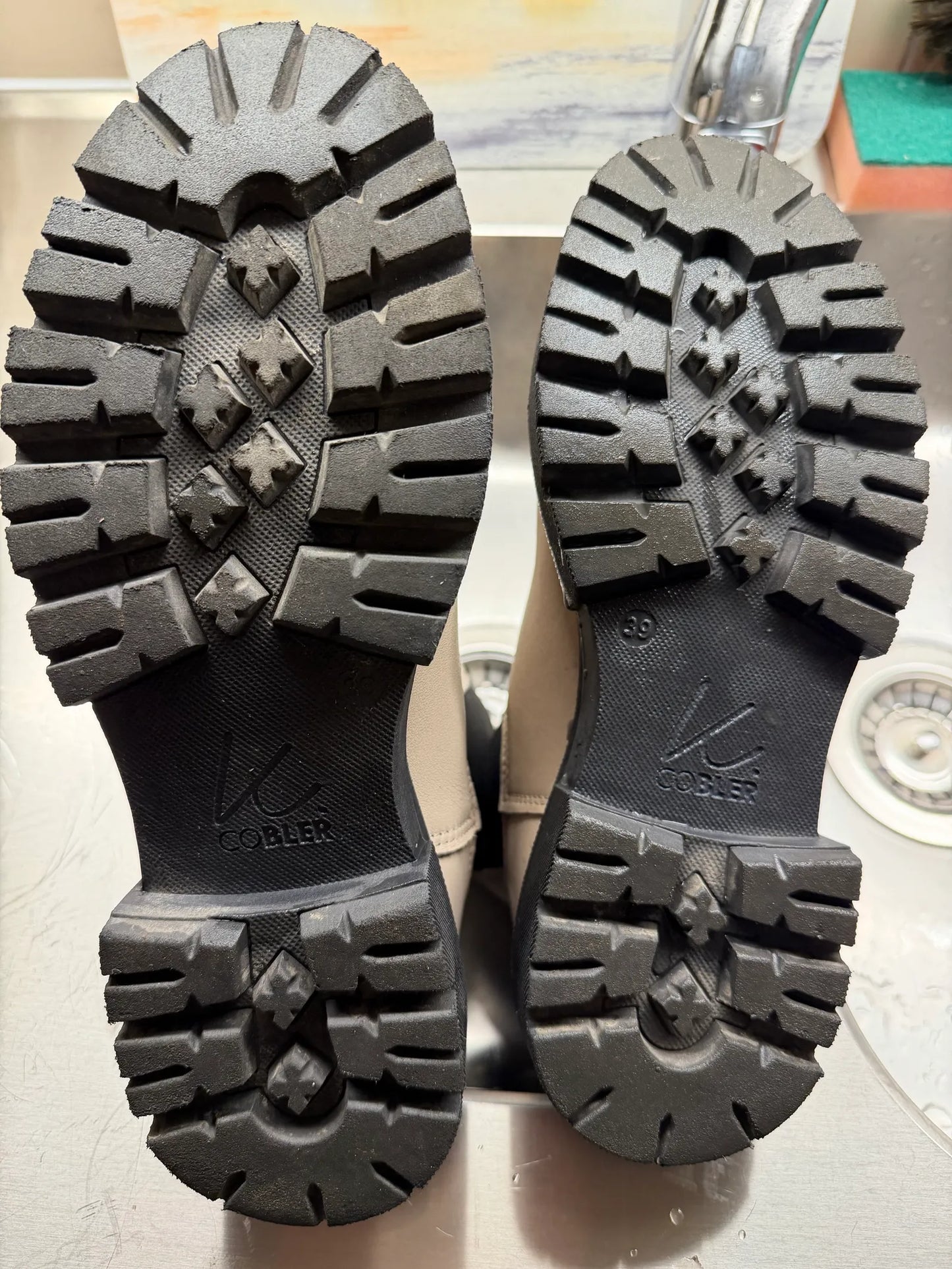 K.Cobler Chelsea-skinnboots NWOT