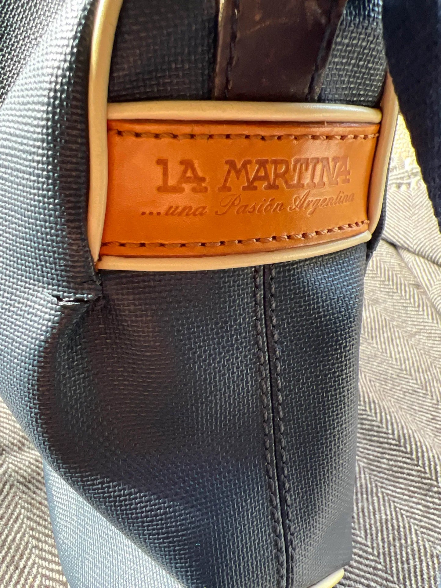 La Martina-skinnaxelremsväska