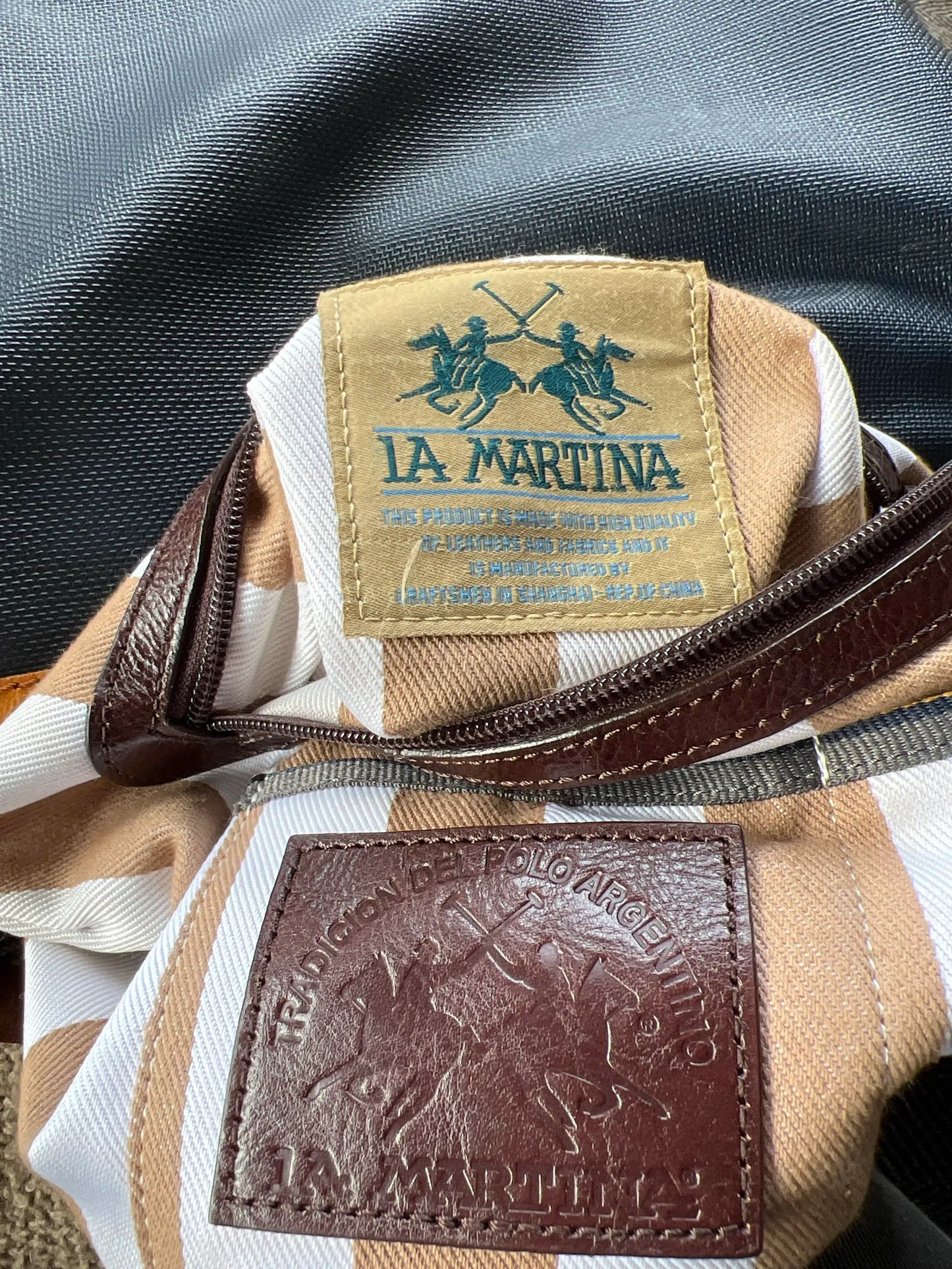 La Martina-skinnaxelremsväska