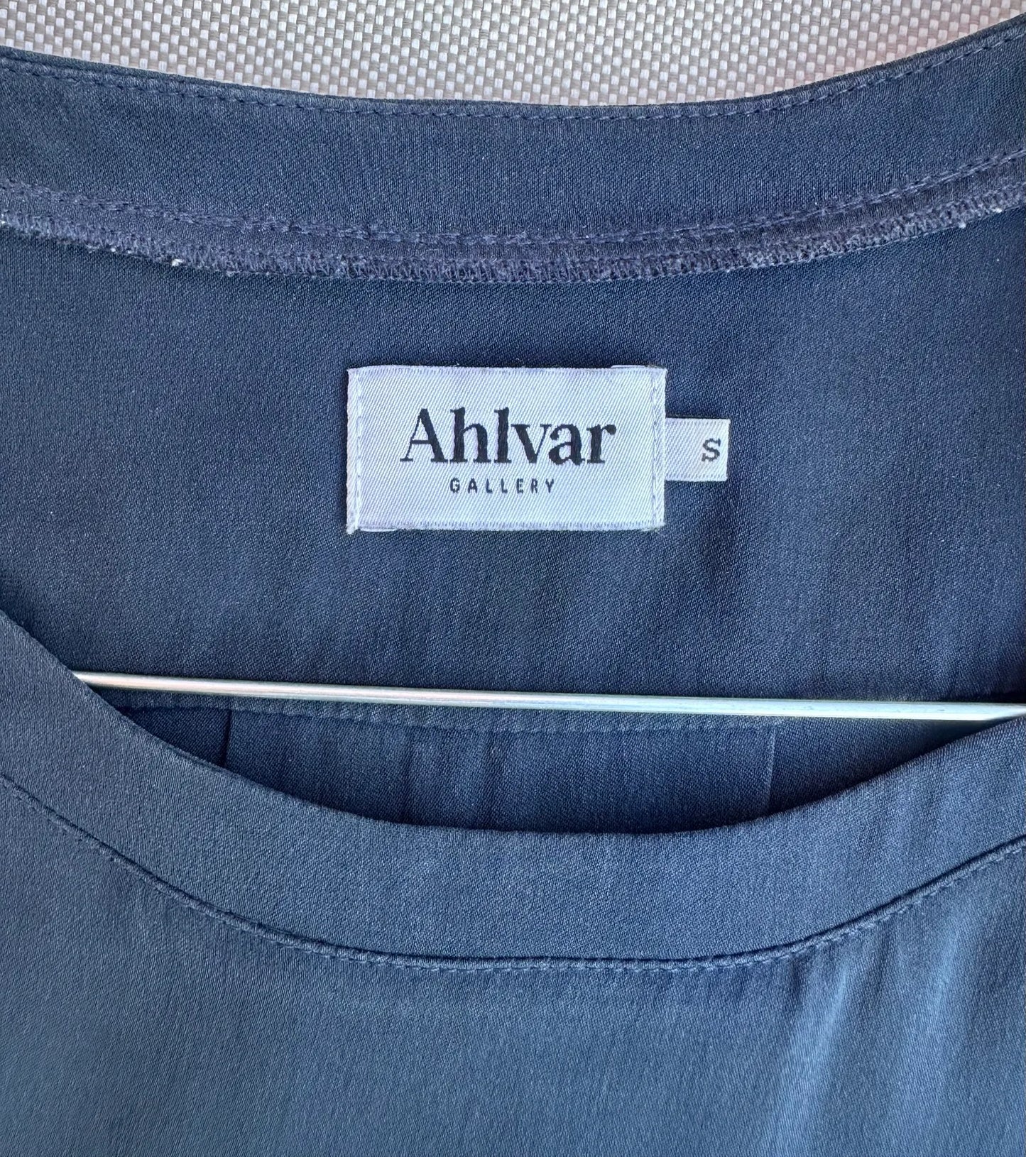 Ahlvar Gallery-sidenblus