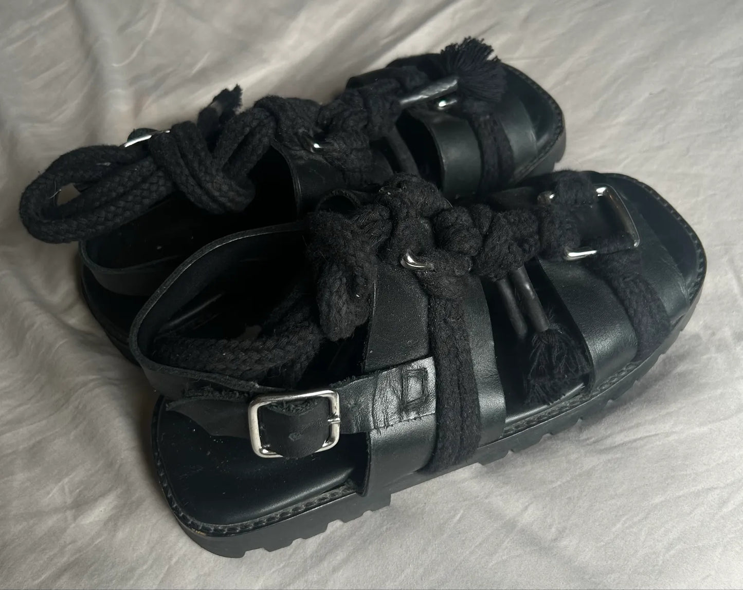 Rodebjer Tia-skinnsandaler