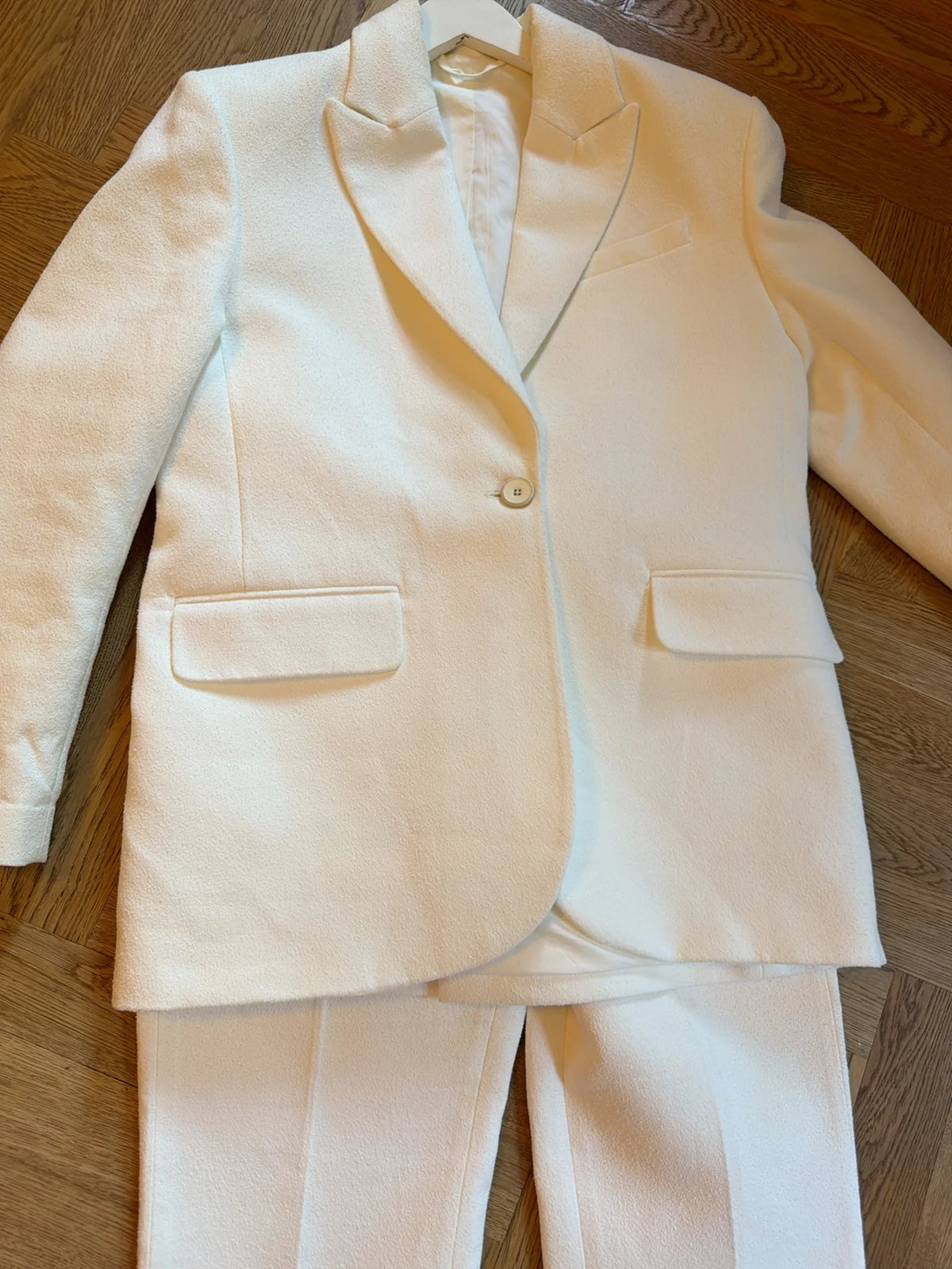 Dagmar Suit
