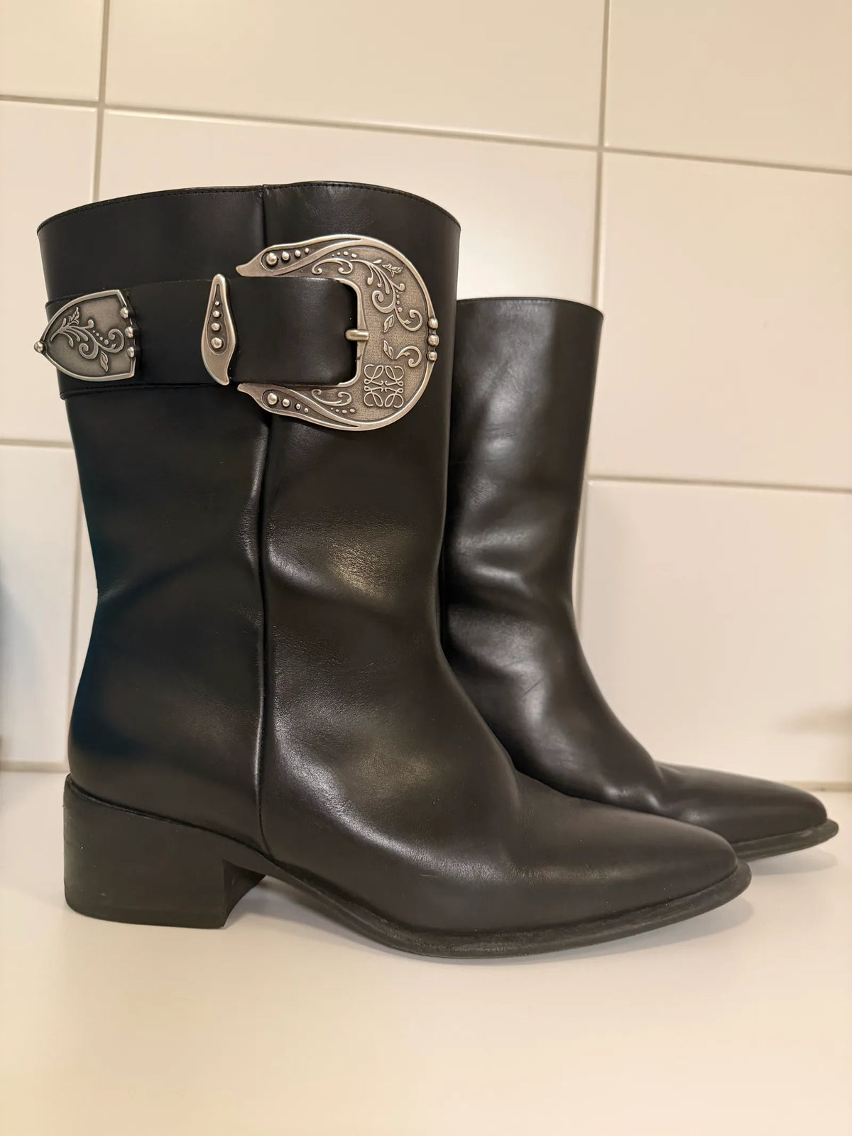 Loewe Anagram Pointed-skinnboots