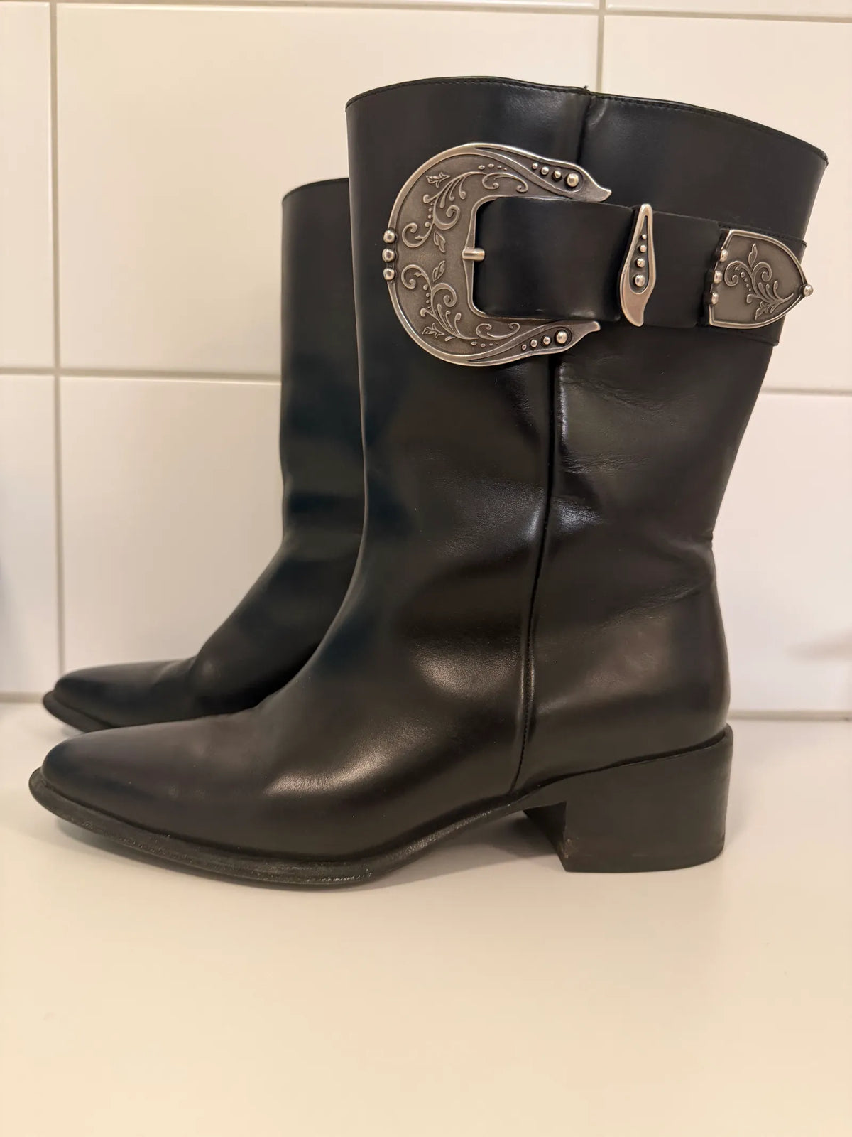 Loewe Anagram Pointed-skinnboots