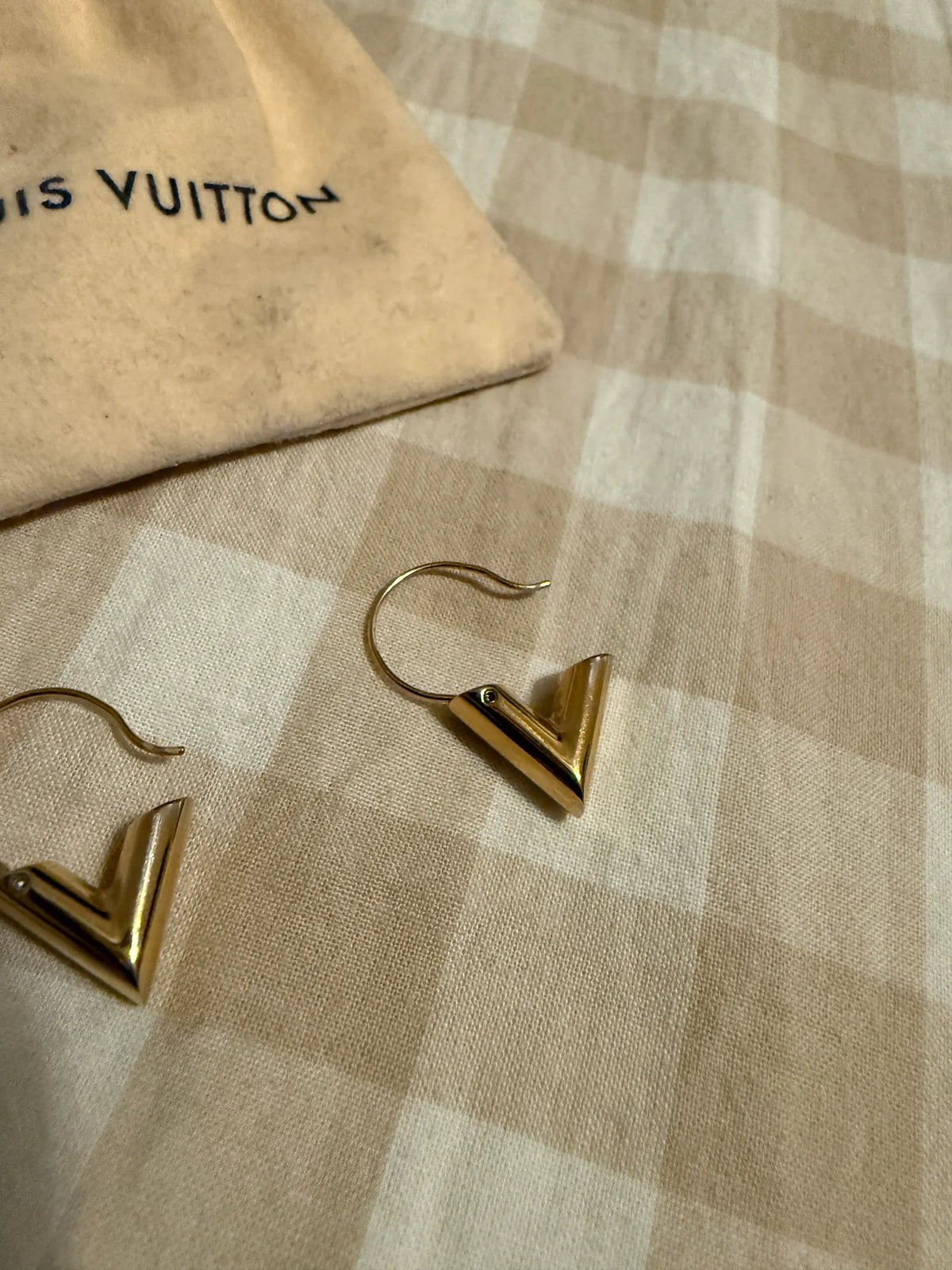 Louis Vuitton V Essential Hoop Earring
