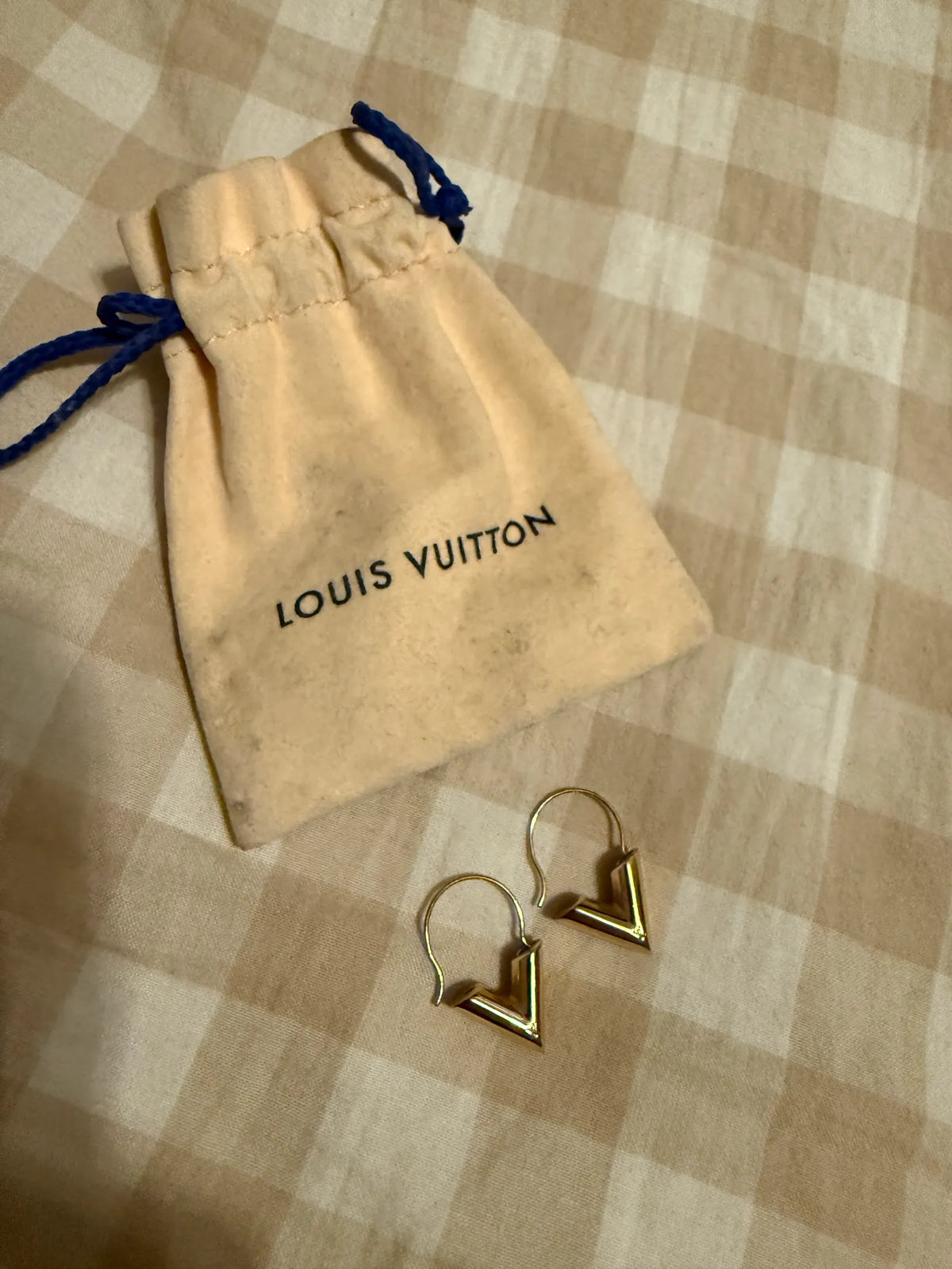 Louis Vuitton V Essential Hoop Earring
