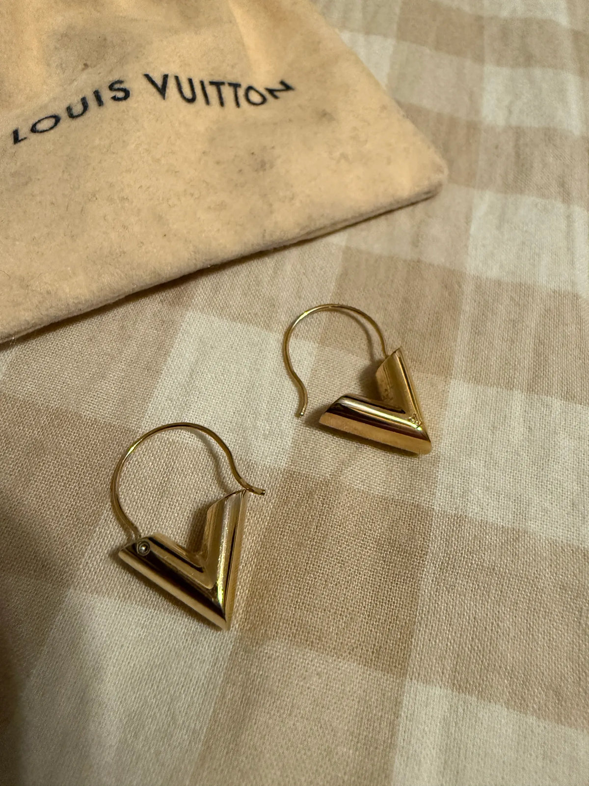 Louis Vuitton V Essential Hoop Earring