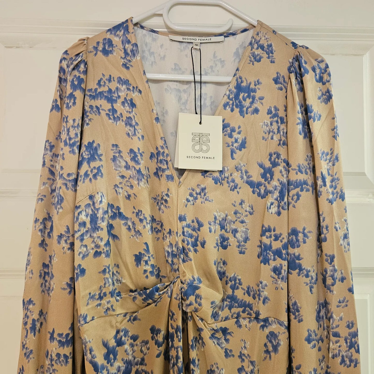 Second Female Riss , Ultramarine Dress