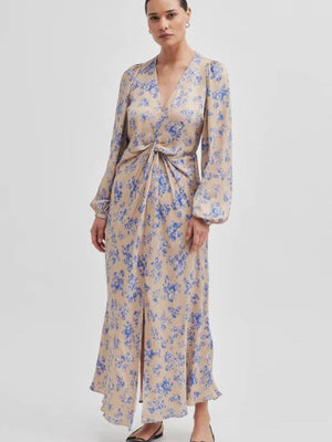 Second Female Riss , Ultramarine Dress